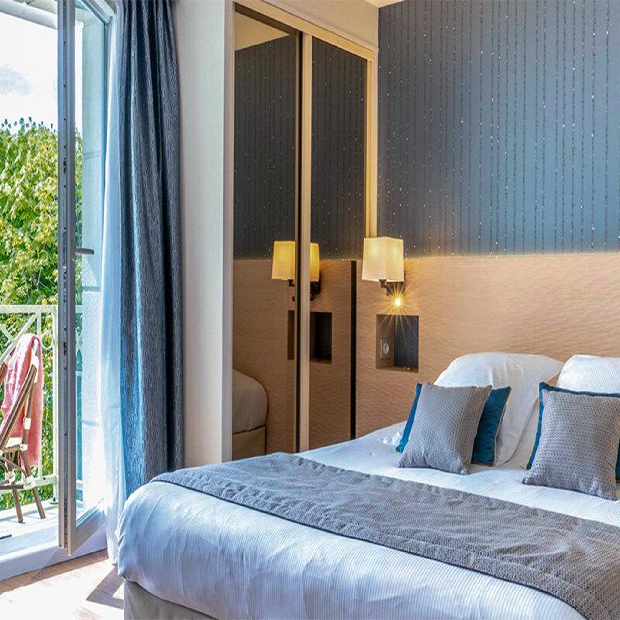 Voir la diapositive 2 : Smartbox Parenthèse bien-être en hôtel 4* à deauville avec modelage et accès au spa - coffret cadeau séjour