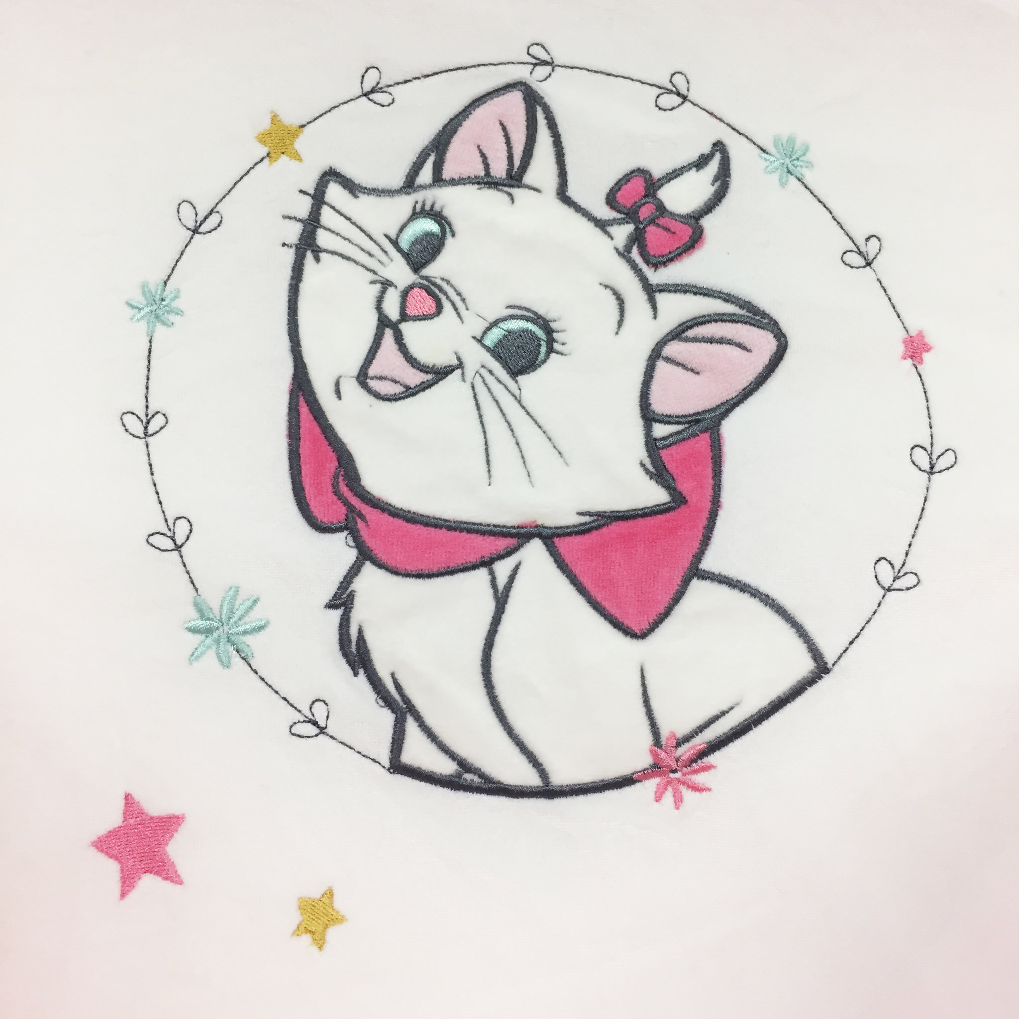 Voir la diapositive 2 : DISNEY Fauteuil club Marie