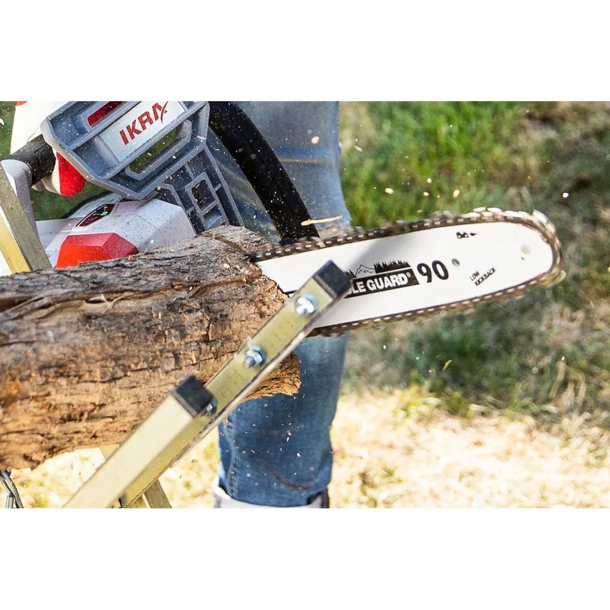 Ikra Tronçonneuse sans fil 40V - Guide OREGON 35,5 cm - 2 batteries lithium 2.0Ah - Chargeur Double - Tendeur de chaine rapide IKRA