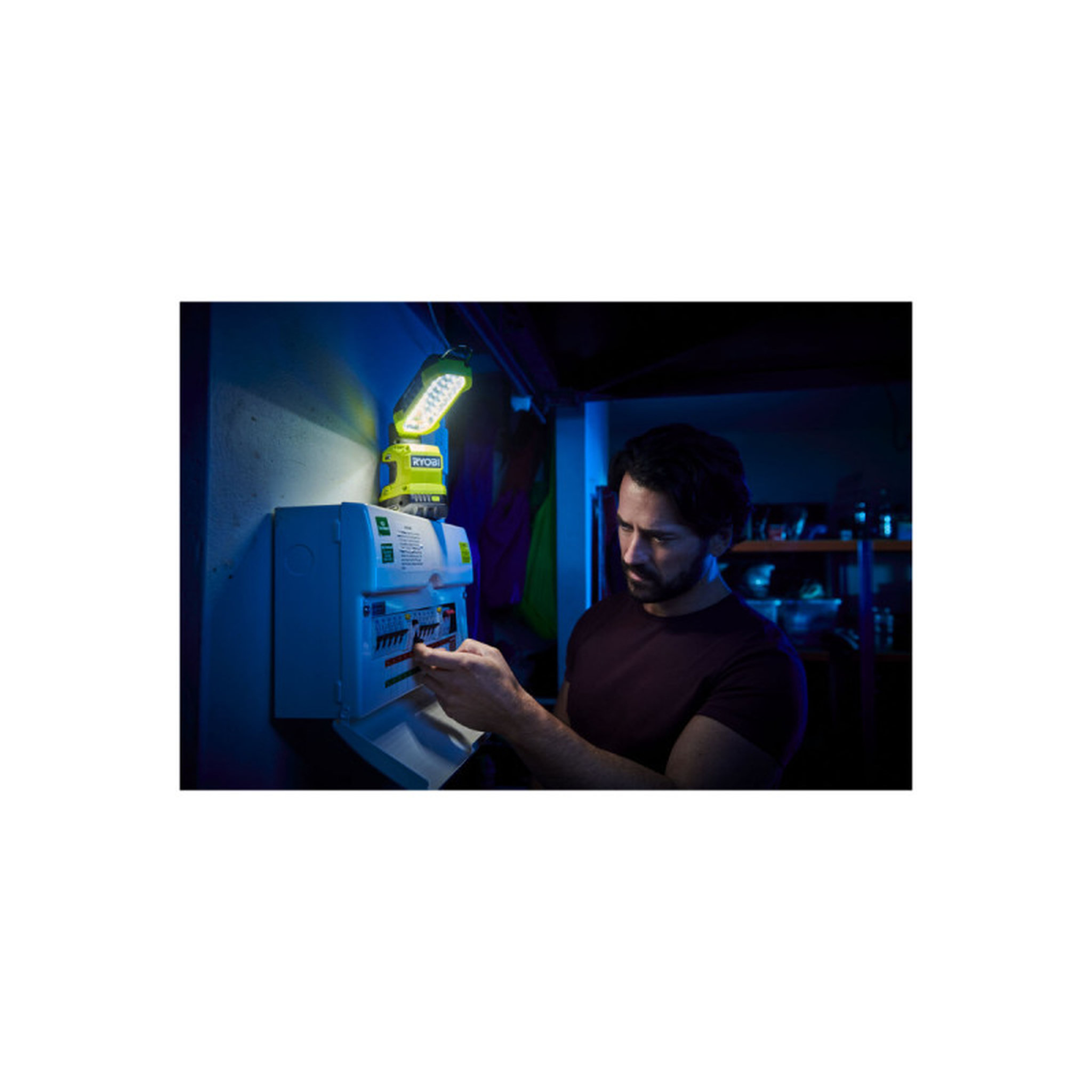 Voir la diapositive 3 : Ryobi Lampe RYOBI baladeuse LED 18V One+ - R18ALP-0