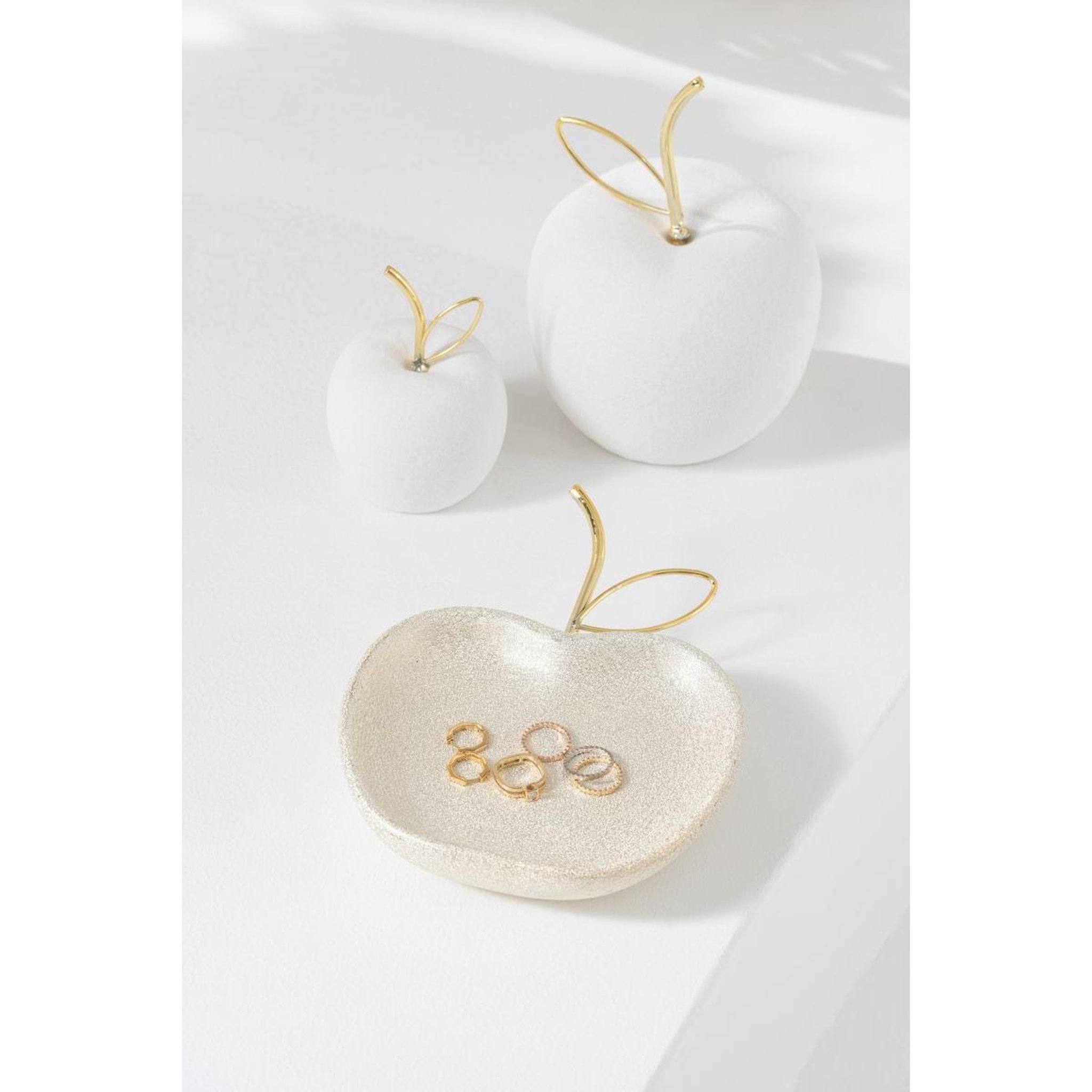 Voir la diapositive 3 : J-LINE Lot de 3 pommes déco  porcelaine  15cm blanc
