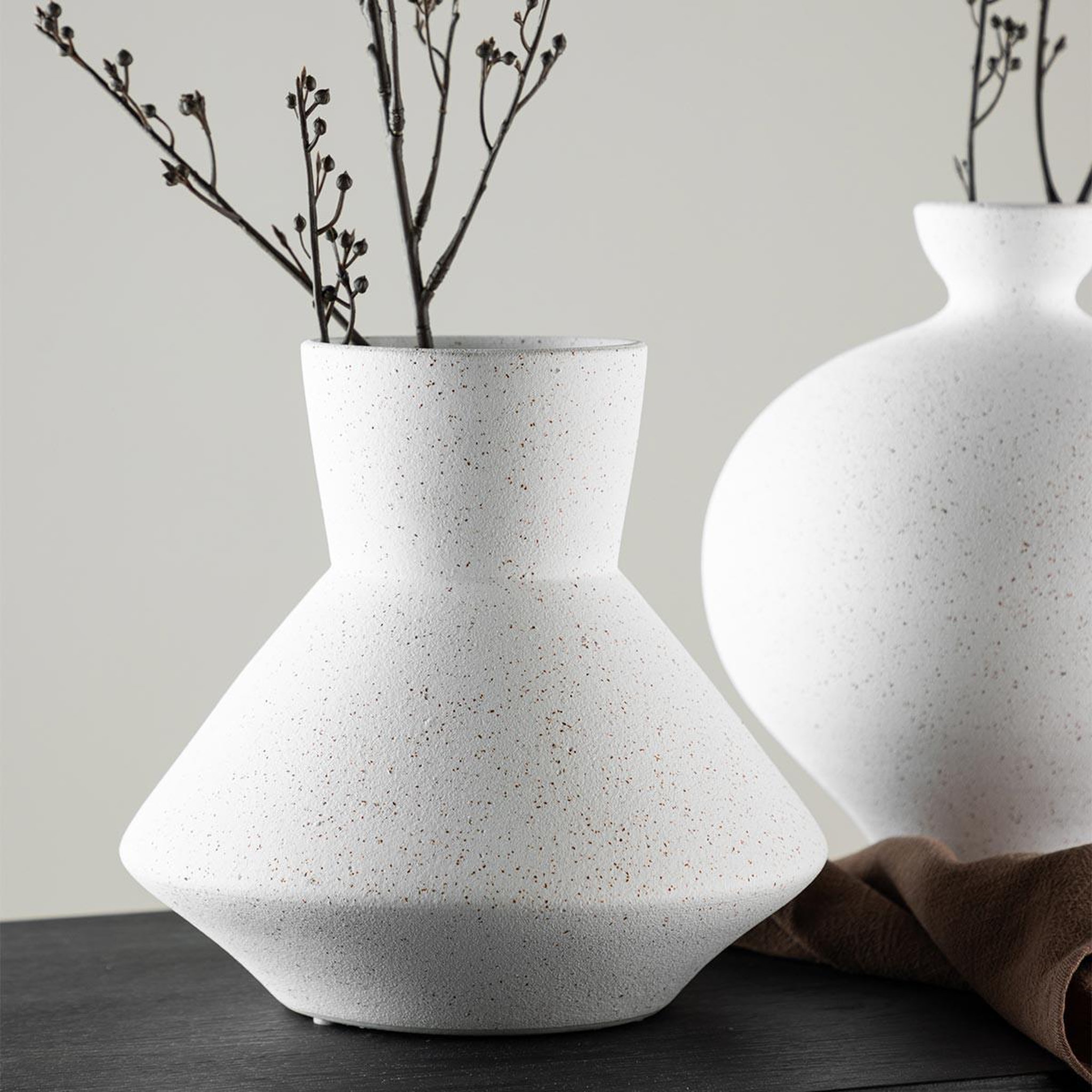 Voir la diapositive 2 : Paris Prix Vase design  rellis  22cm blanc