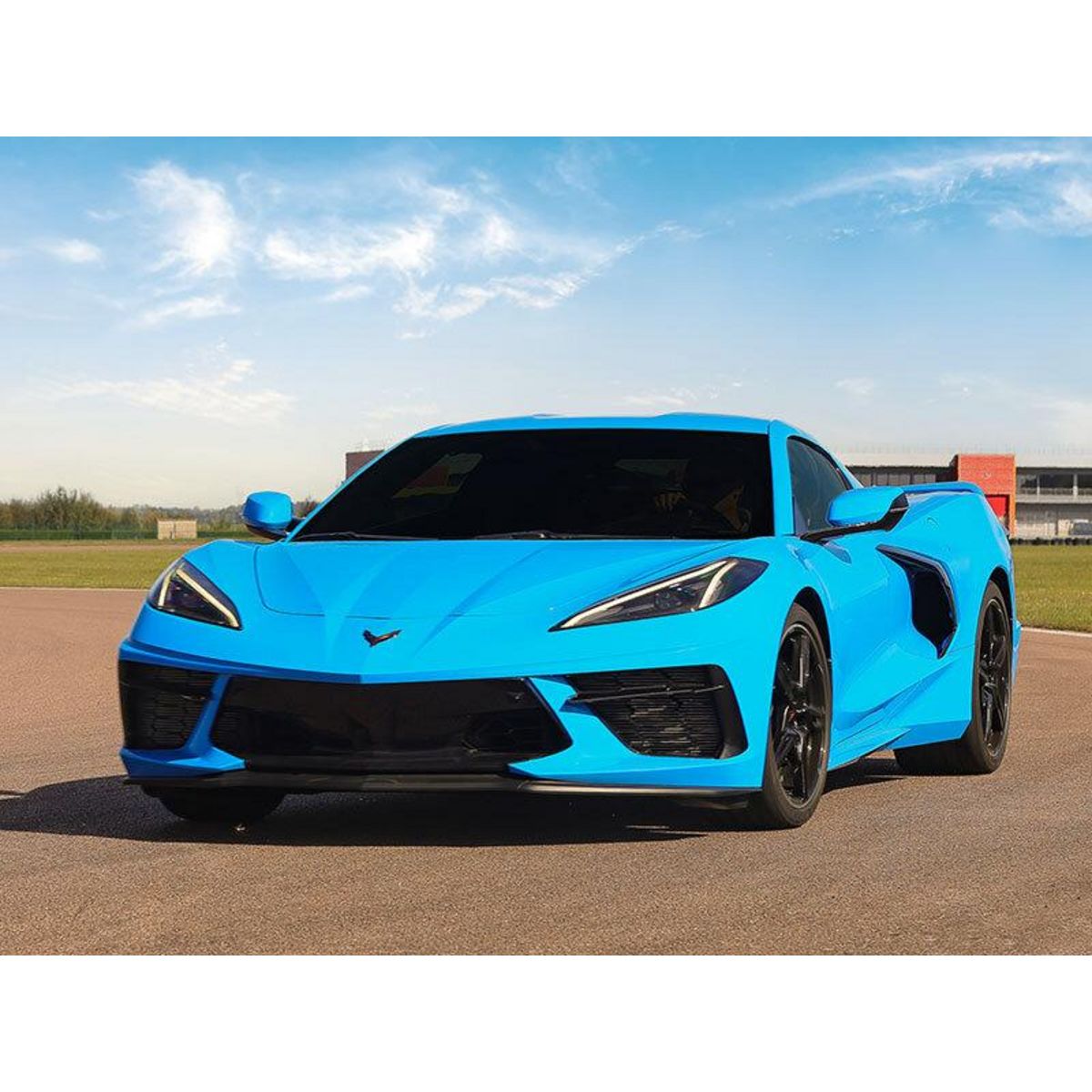 Smartbox Stage de pilotage multivolant : 2 tours en Corvette C8 et 2 tours en Ford Mustang sur le circuit de La Ferté-Gaucher - Coffret Cadeau Sport & Aventure