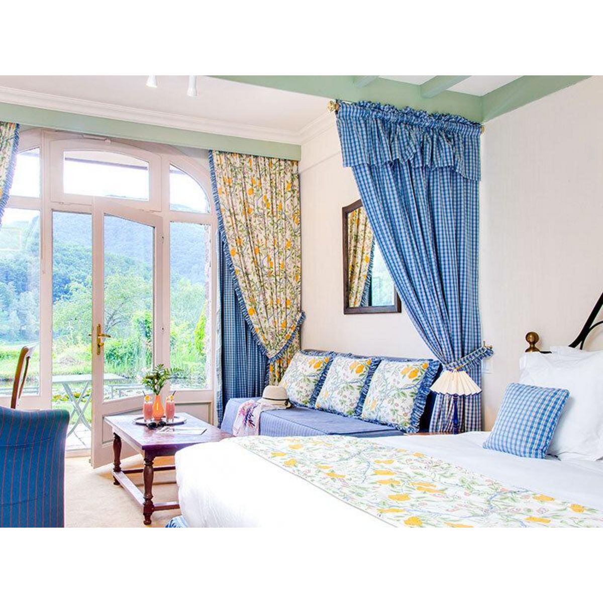 Smartbox Séjour de 2 jours avec accès illimité à l'espace détente à la frontière espagnole - Coffret Cadeau Séjour