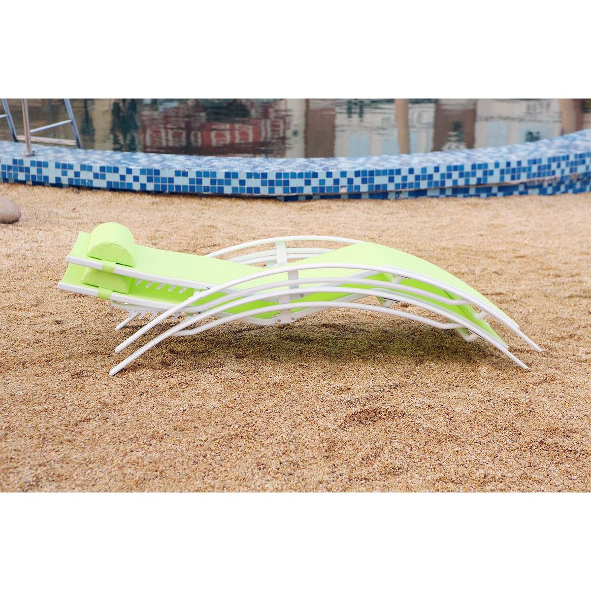 CONCEPT USINE Lot de 2 transats empilables et ajustables en alu vert-blanc BAHIA