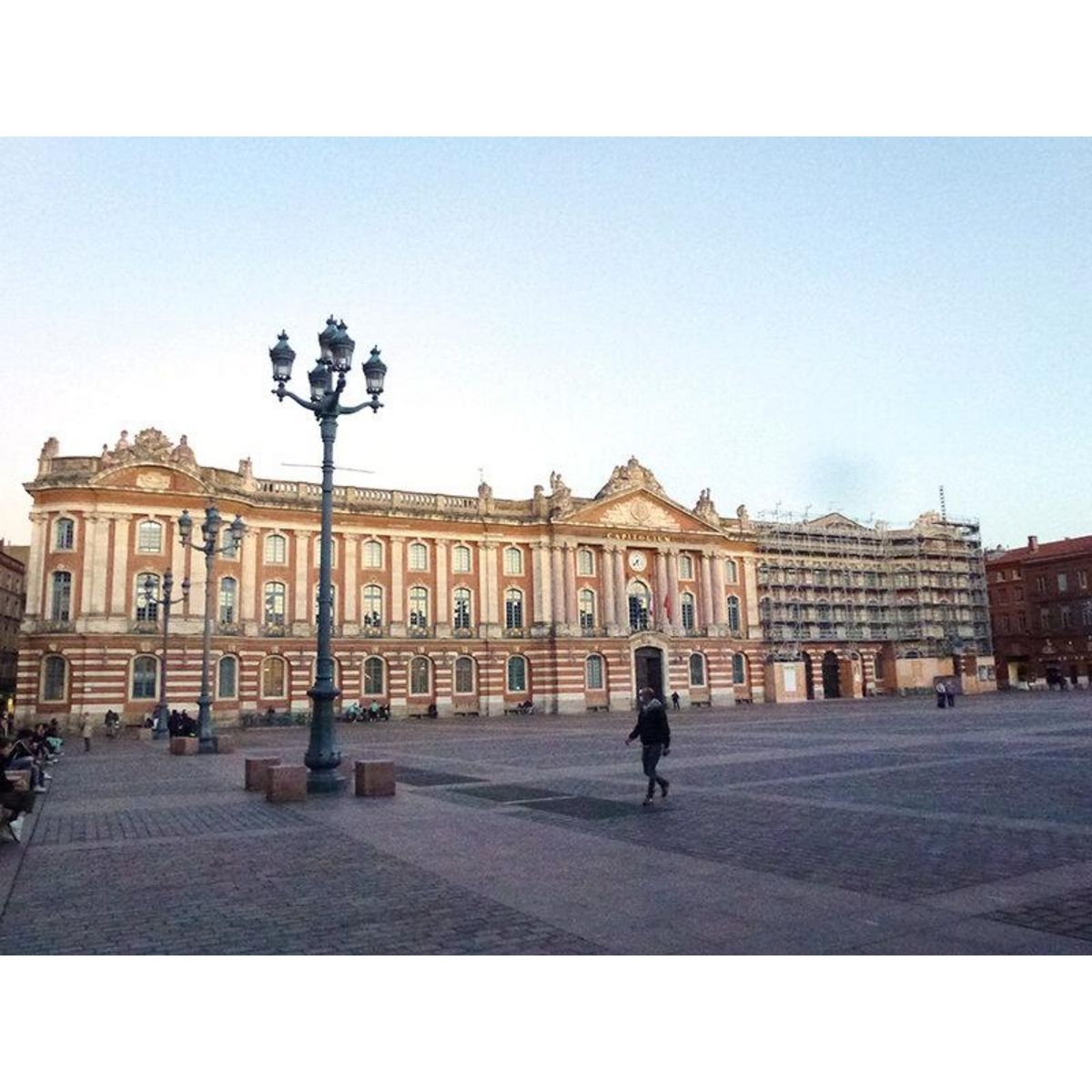 Smartbox Visite interactive en ligne de Toulouse avec conférences thématiques - Coffret Cadeau Sport & Aventure