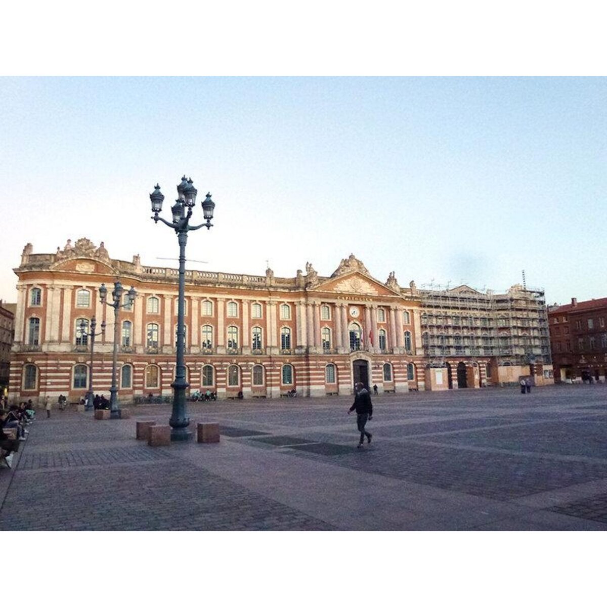 Smartbox Visite interactive en ligne de Toulouse avec conférences thématiques - Coffret Cadeau Sport & Aventure