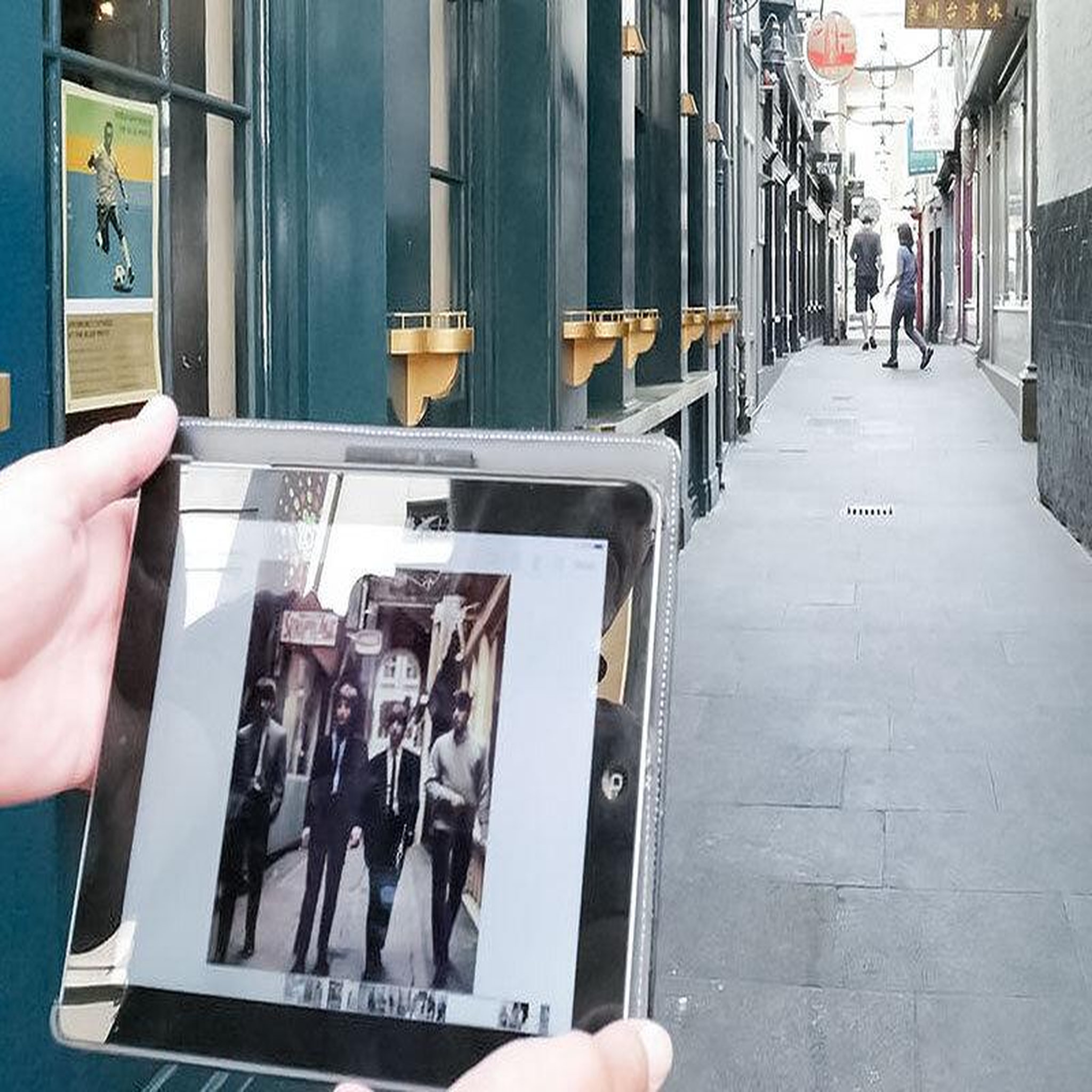 Voir la diapositive 2 : Smartbox Visite guidée de 2h sur les traces des beatles à londres - coffret cadeau sport & aventure
