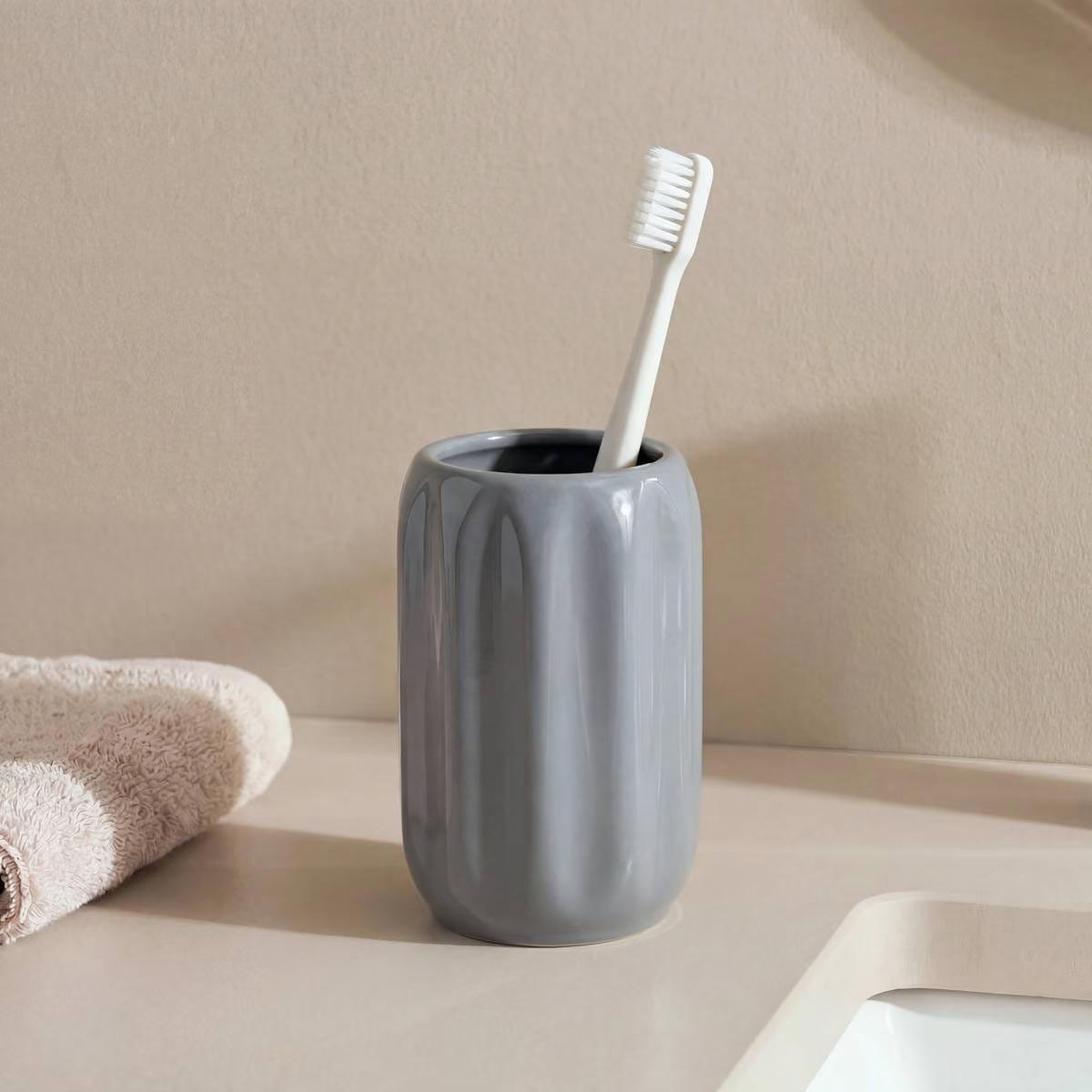 Voir la diapositive 2 : FIVE Pot à brosse à dents en grès  suny colorama  12cm gris béton