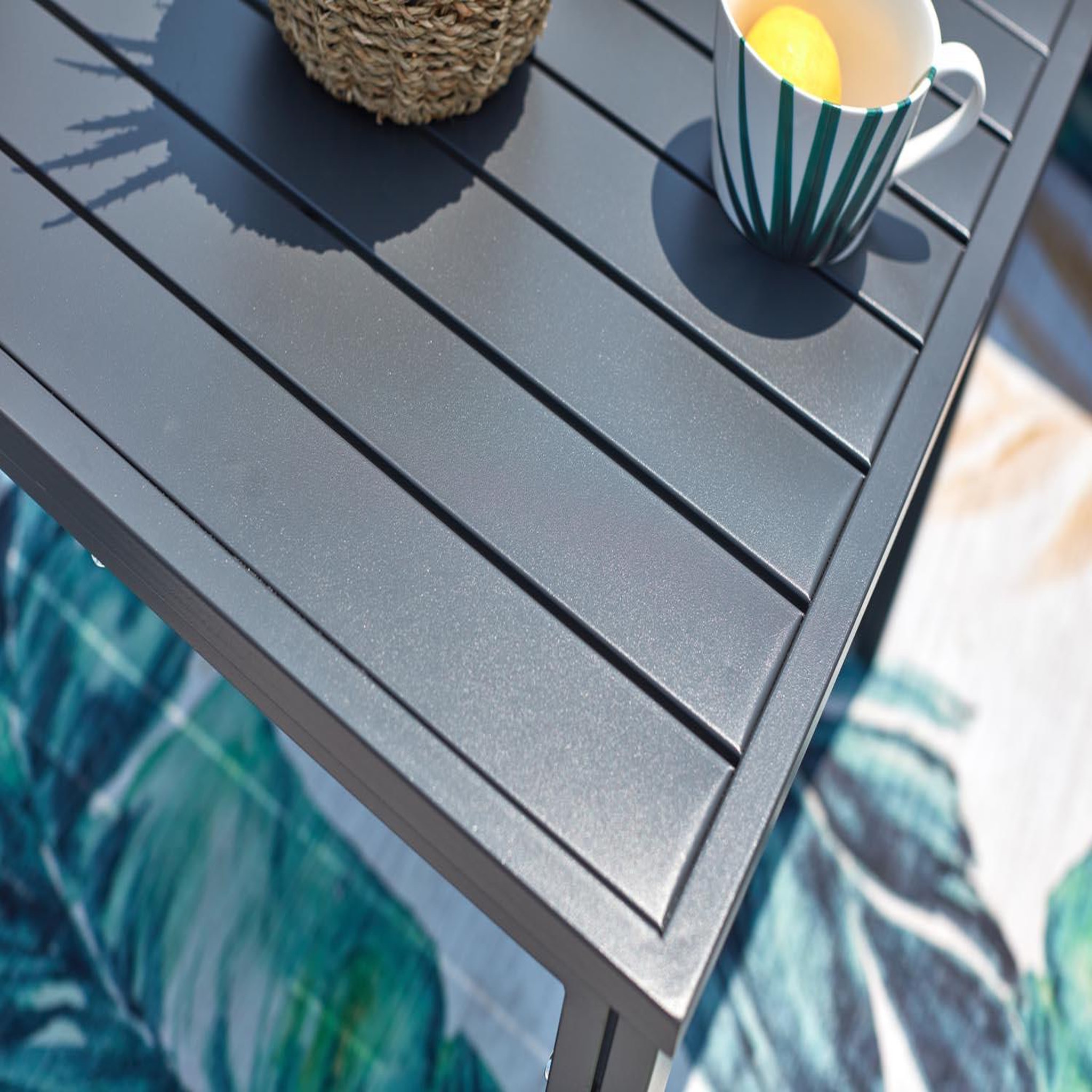 Voir la diapositive 4 : CONCEPT USINE Salon de jardin bas avec canapé inclinable gris foncé katea