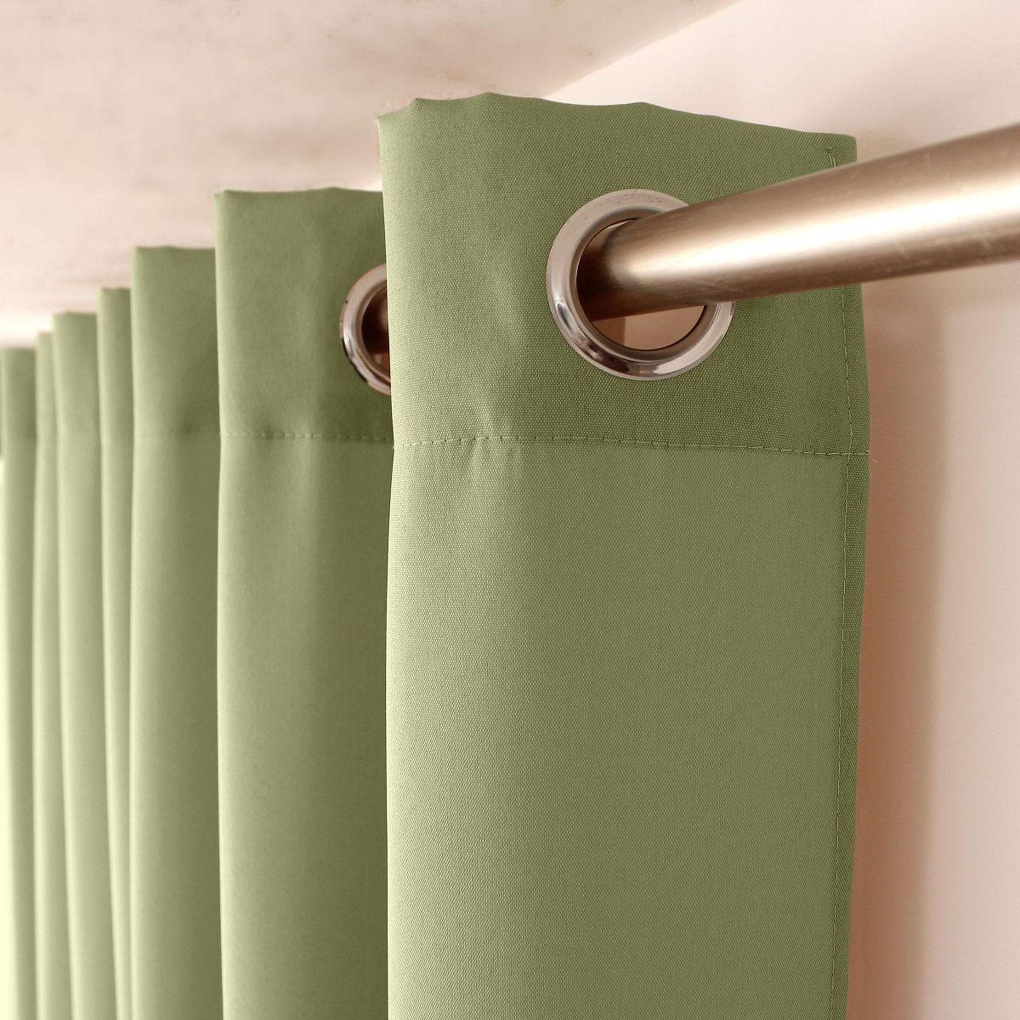 Voir la diapositive 2 : ENJOY HOME Rideau à œillets uni  basic  140x240cm vert olive