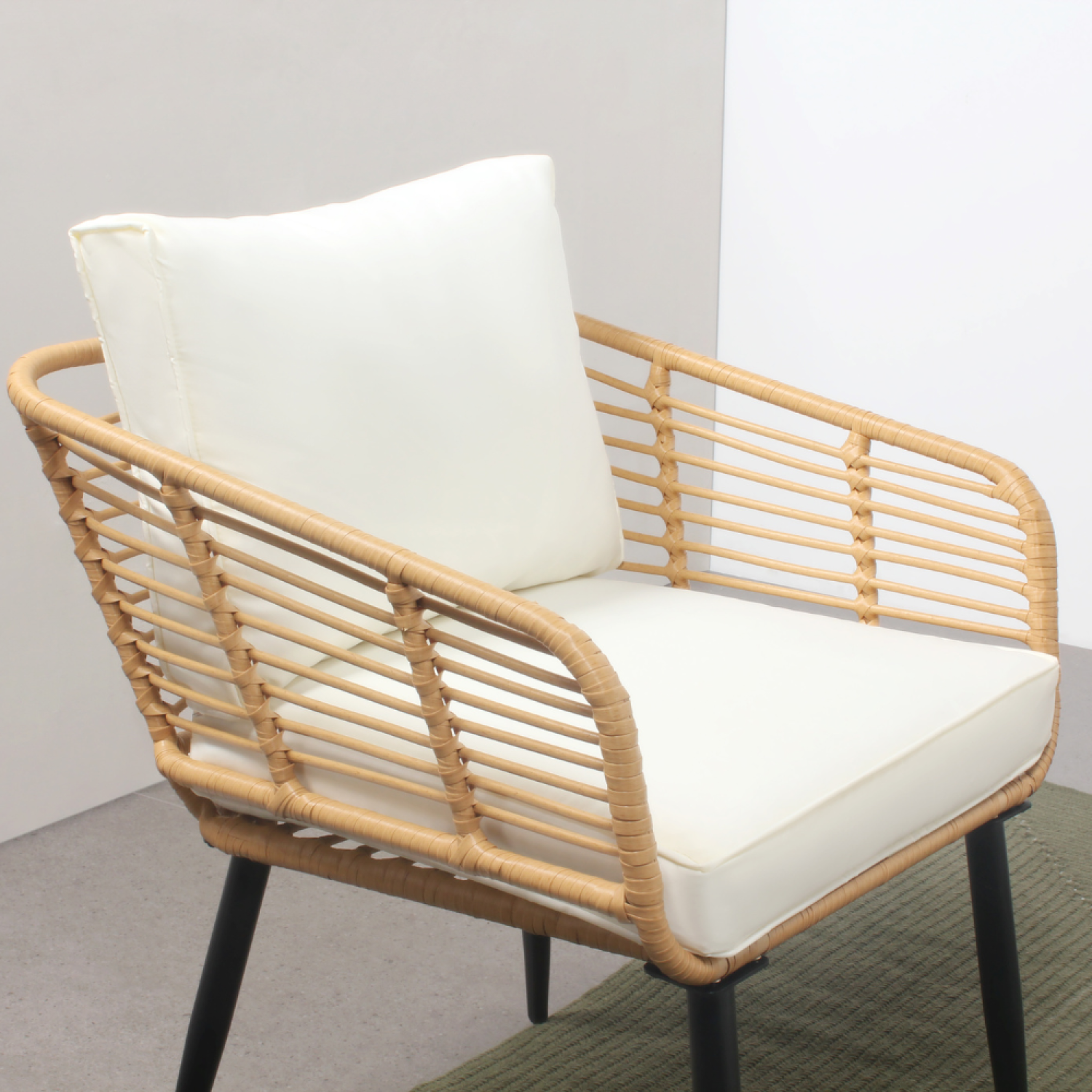 Voir la diapositive 5 : CONCEPT USINE Salon de jardin 4 places canapé et chaises effet rotin avec coussins conforts sitia