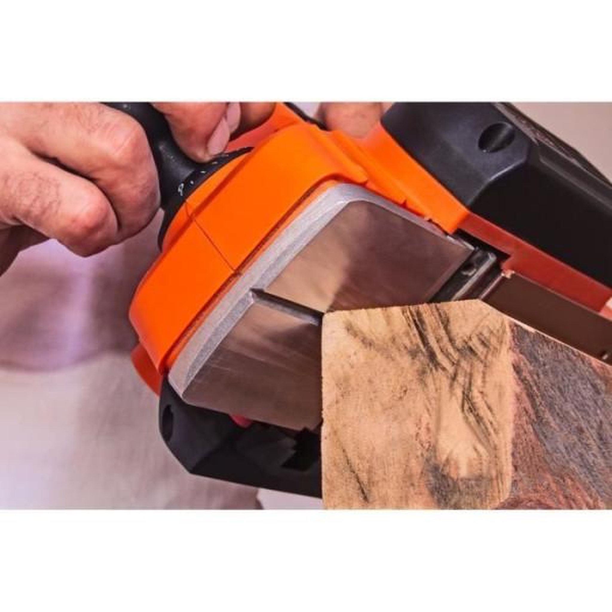 Voir la diapositive 2 : Black et Decker Rabot filaire - BLACK&DECKER - BEW712-QS - 710W - 82cm largeur de rabotage - Avec mallette de transport