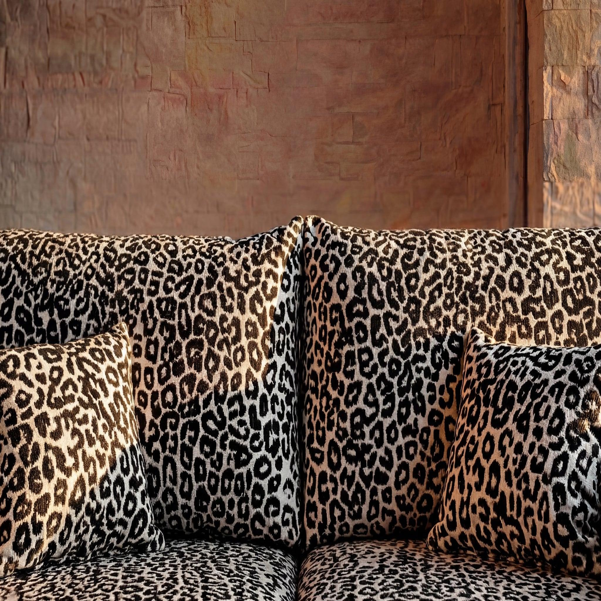 Voir la diapositive 4 : CASANOVA PARIS Elio - canapé droit convertible tissu imprimé animalier 3 places