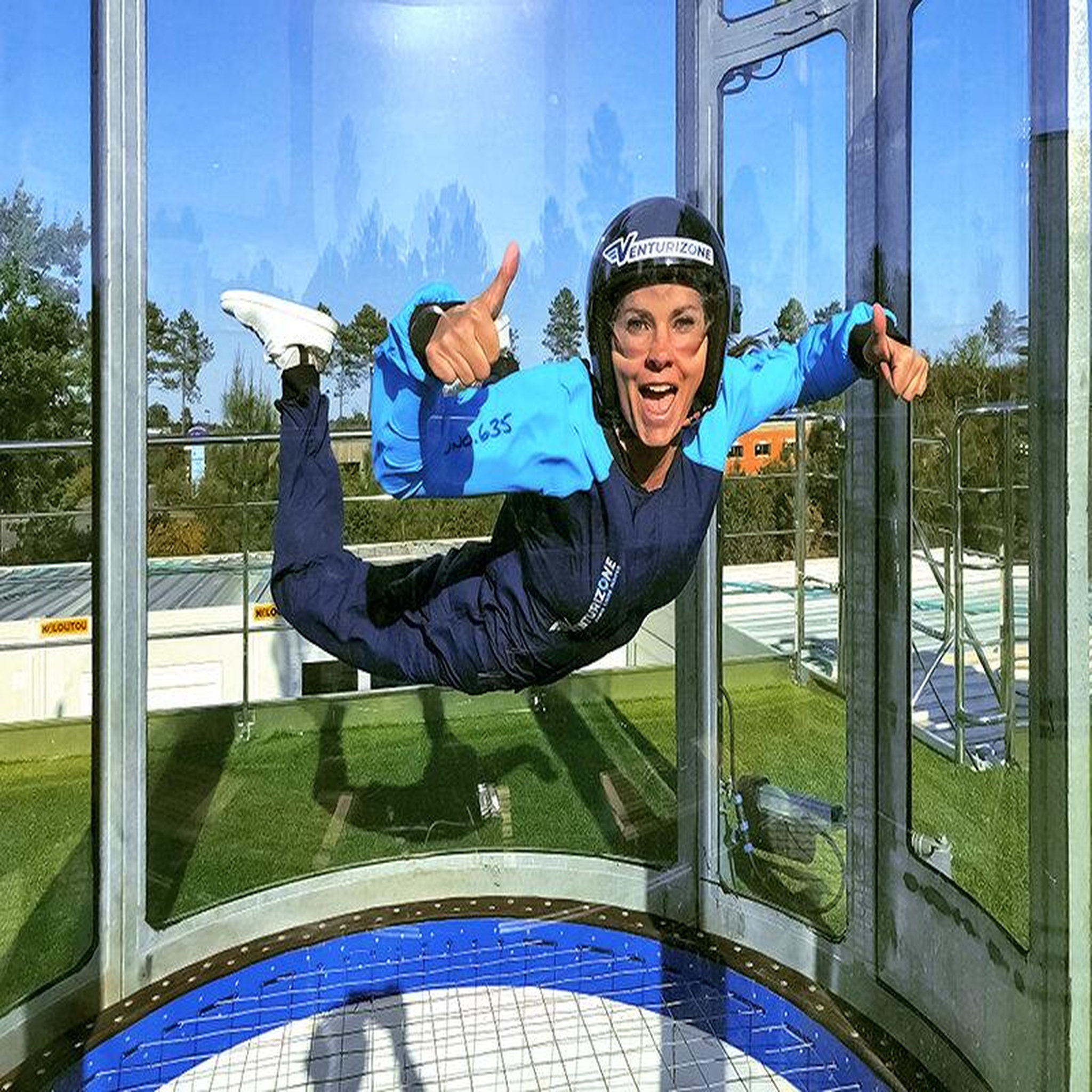 Voir la diapositive 2 : Smartbox Simulateur de chute libre : 2 sessions de vol pour 2 adultes avec vidéo au Havre - Coffret Cadeau Sport & Aventure