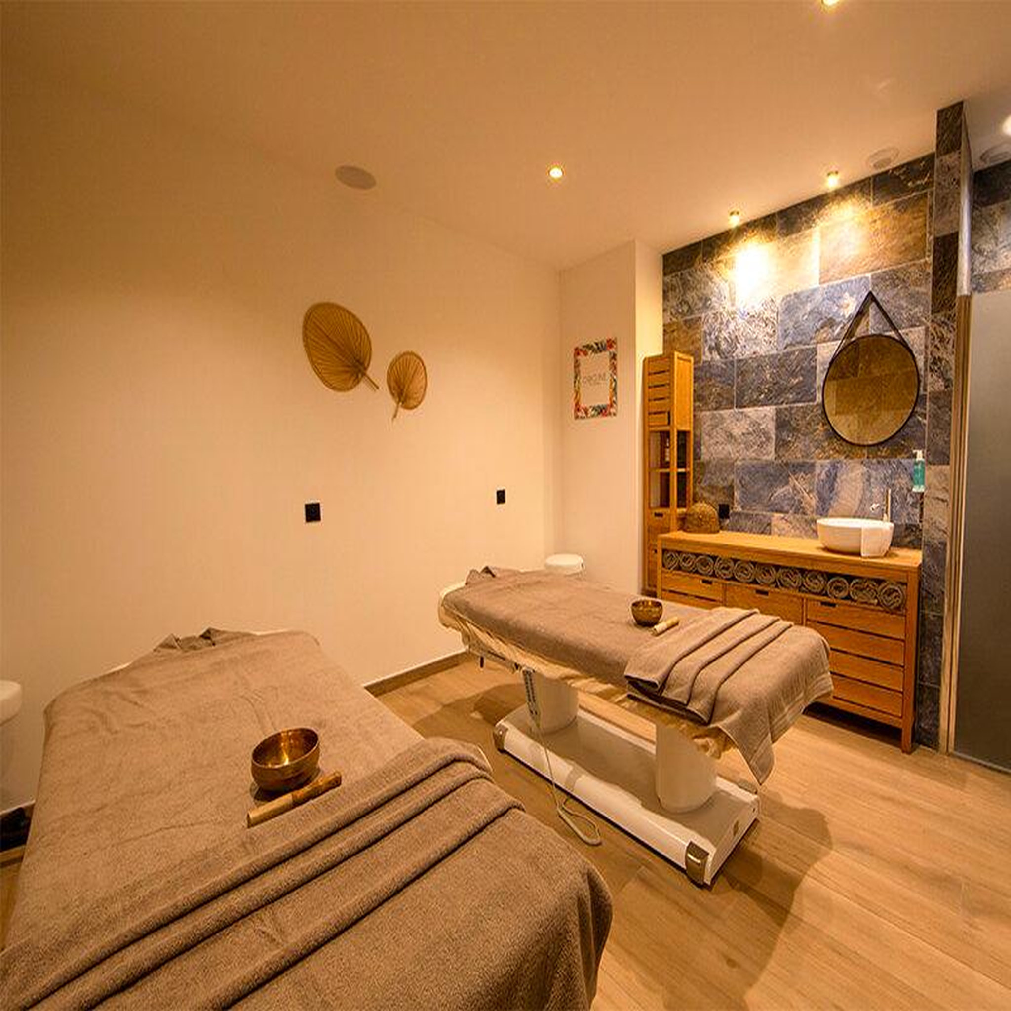 Voir la diapositive 2 : Smartbox Moment de détente près de valence avec massage, bain hydromassant et accès au spa - coffret cadeau bien-être