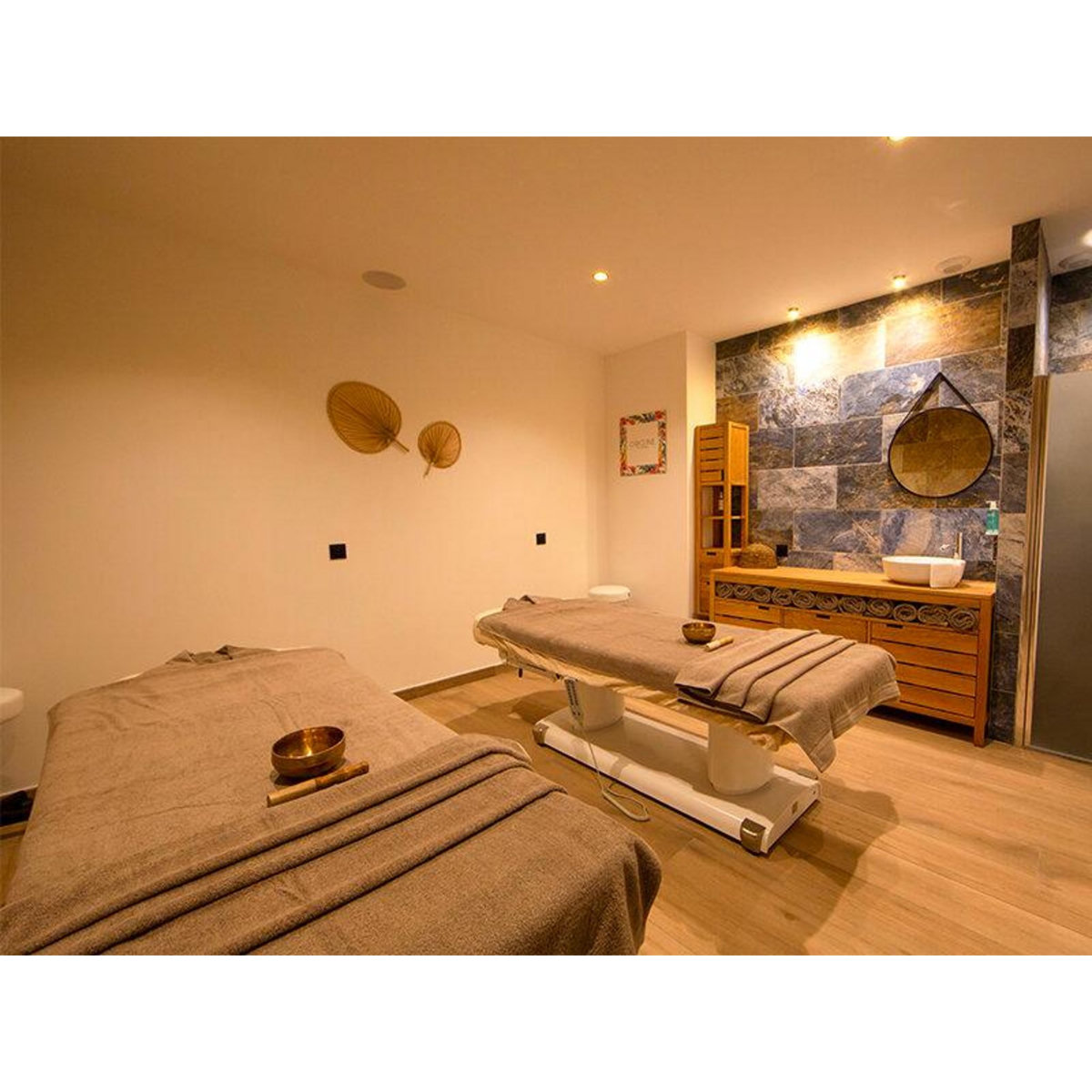 Smartbox Moment de détente près de Valence avec massage, bain hydromassant et accès au spa - Coffret Cadeau Bien-être