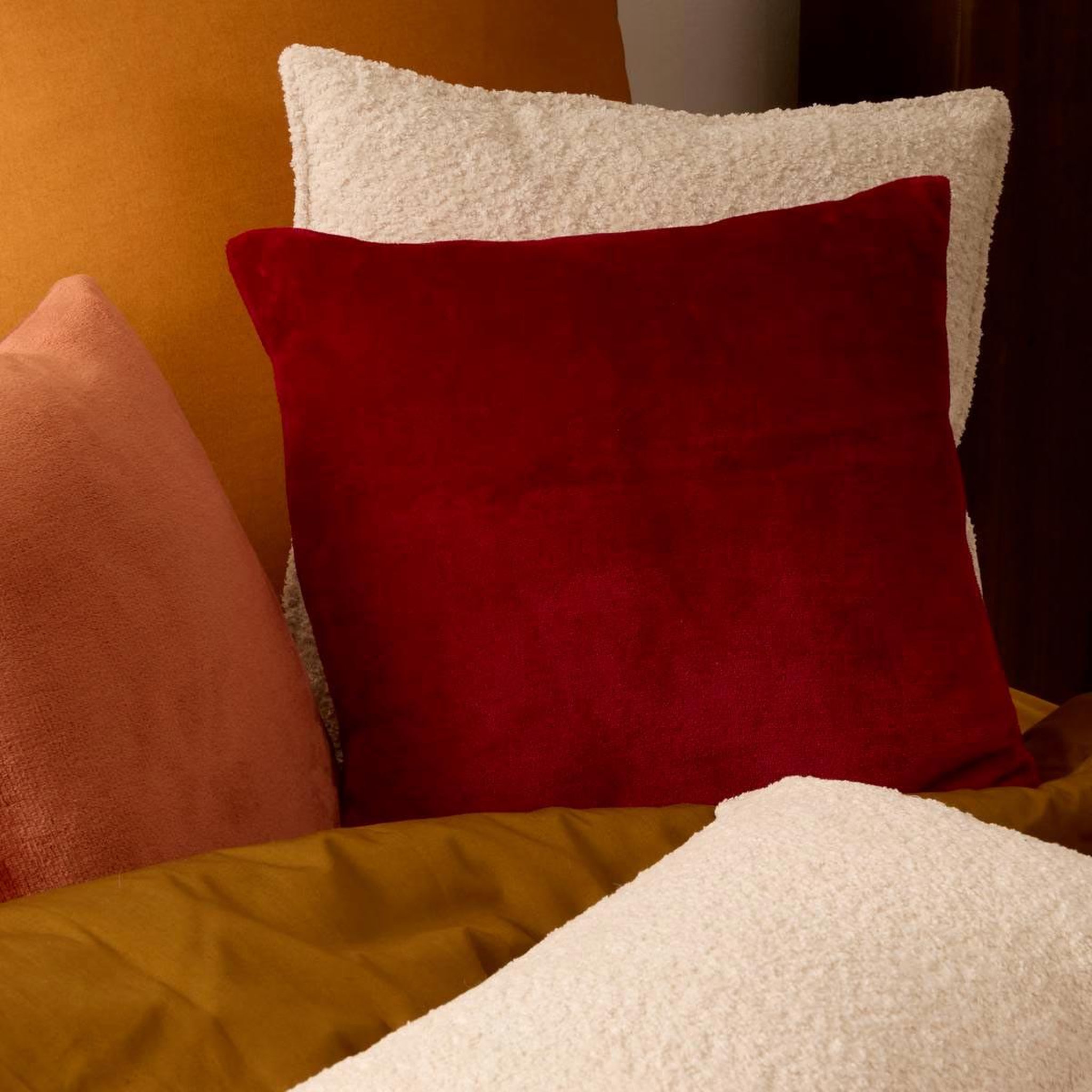 Voir la diapositive 5 : ATMOSPHERA Coussin en flanelle uni  ollis  38x38cm rouge