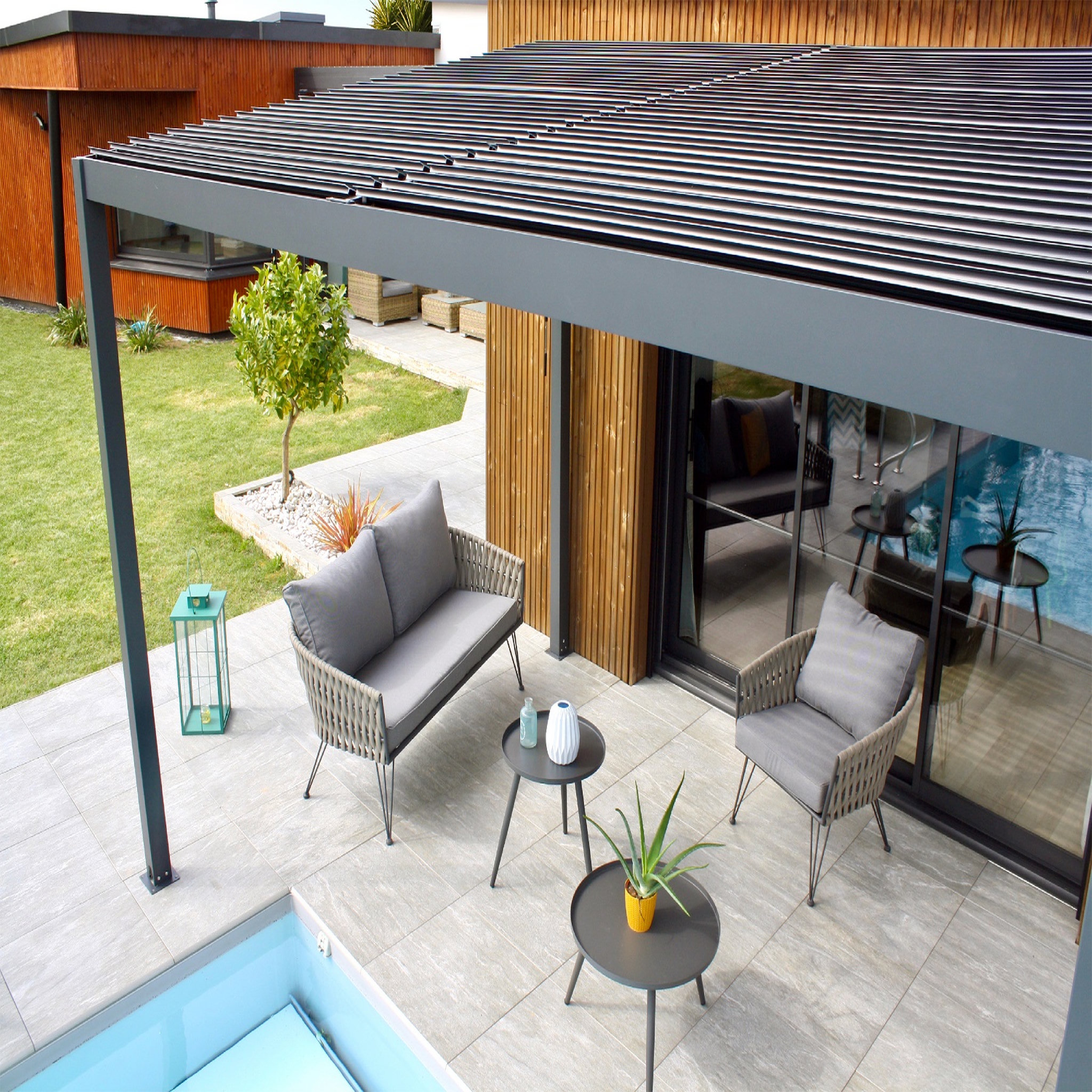 Voir la diapositive 4 : DCB GARDEN Pergola bioclimatique à lames orientables aluminium TRAMONTO