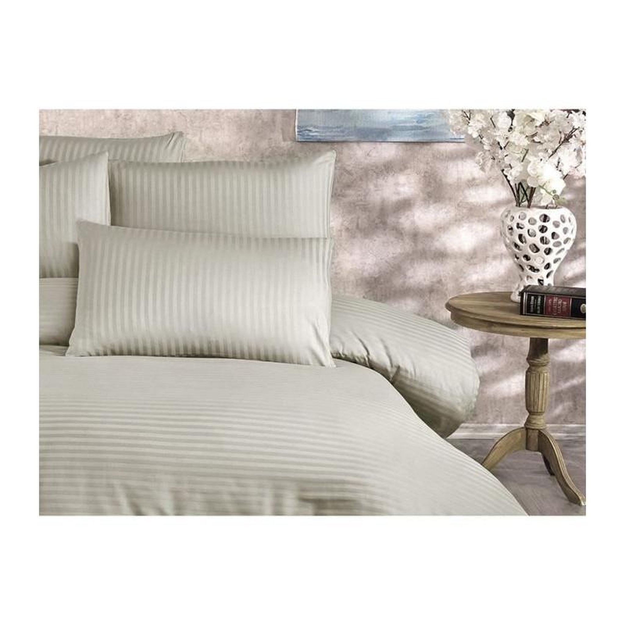 Voir la diapositive 4 : GENERIQUE Parure de lit - 1 housse de couette 220x240 cm + 2 taies d'oreiller 60x60 cm - 70% polyester, 30% coton - Cappuccino