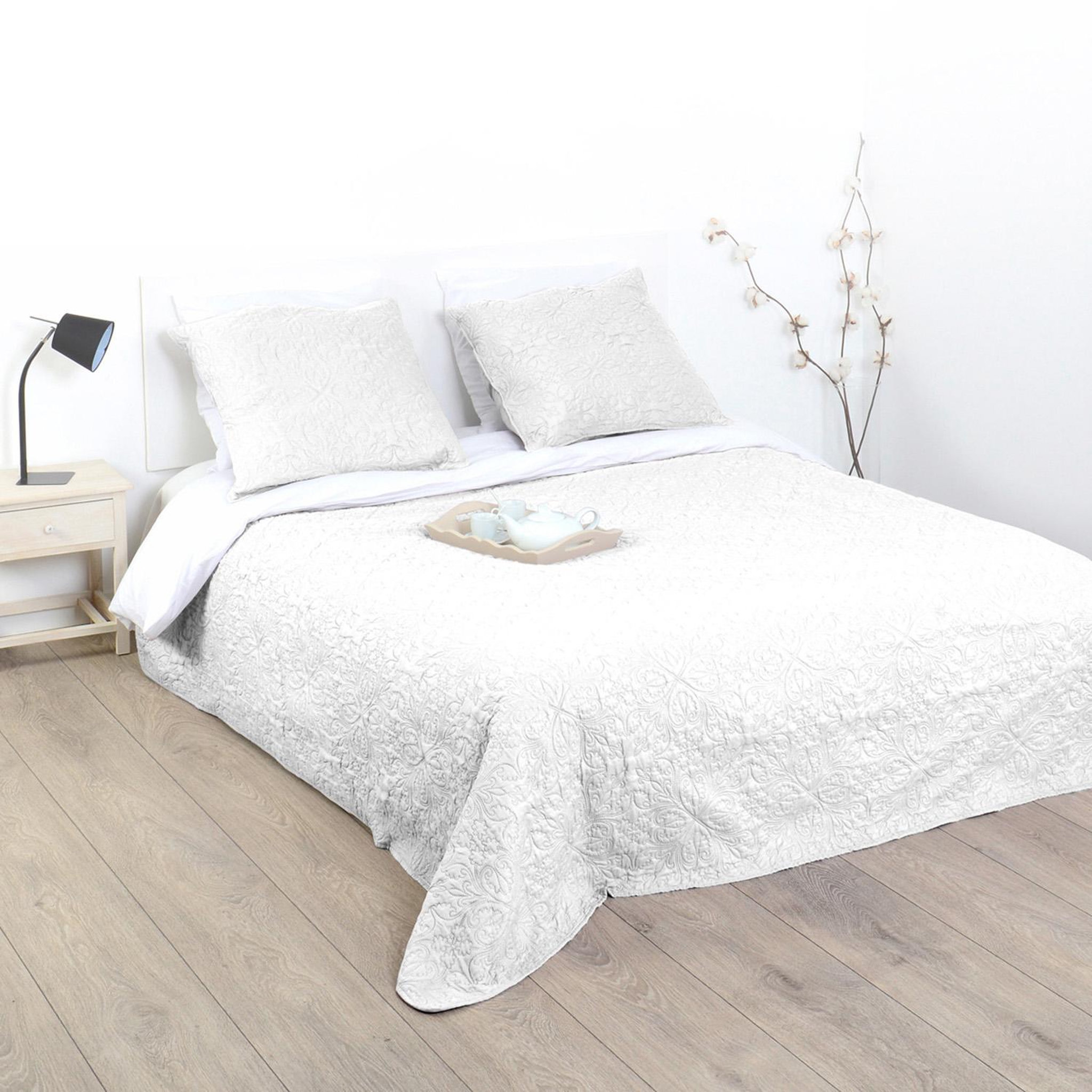 ATMOSPHERA Dessus de lit et 2 taies Arabesque - 260 x 240 cm.. Coloris disponibles : Beige