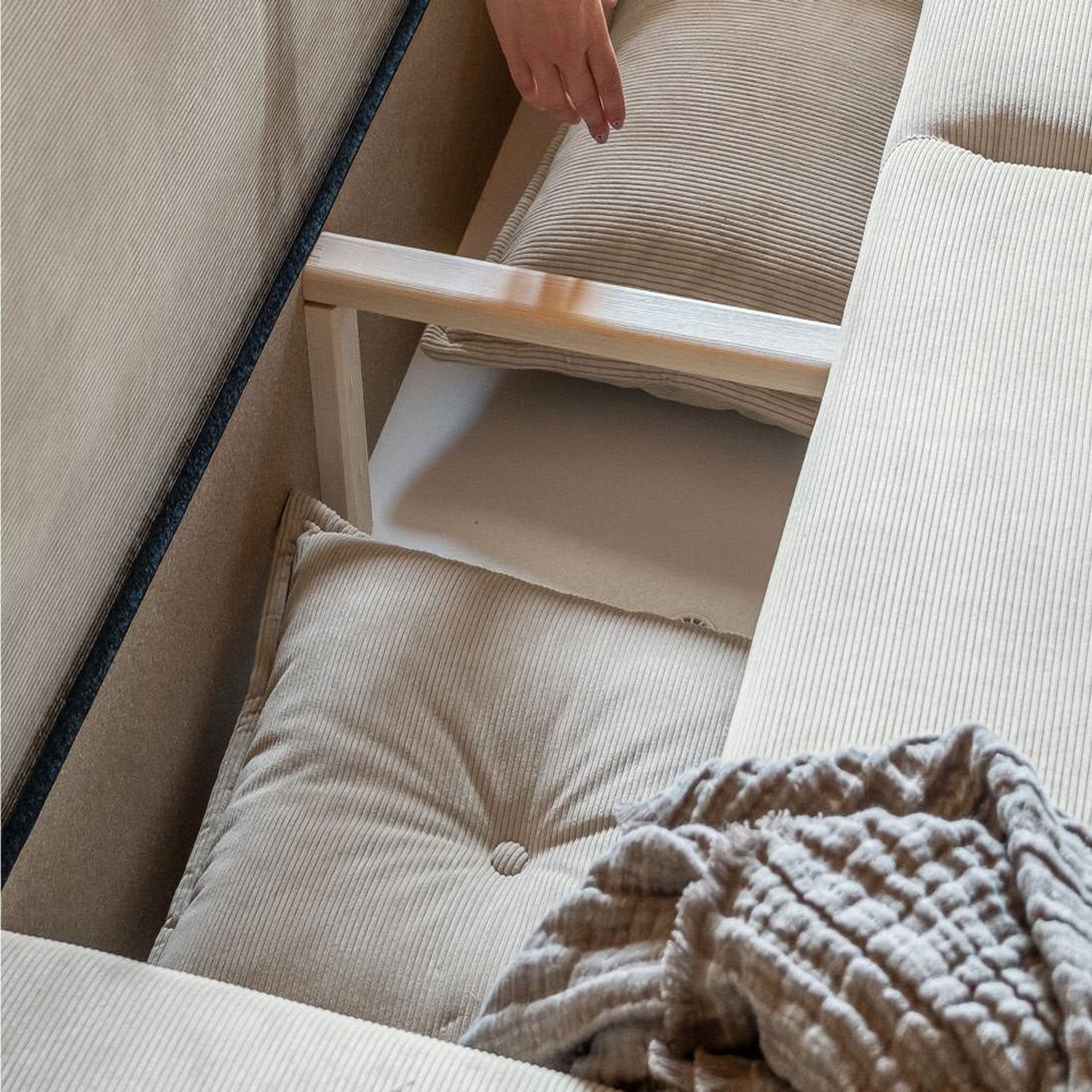 Voir la diapositive 3 : BEST MOBILIER Lena - canapé d'angle réversible 4 places - convertible avec coffre - en velours côtelé