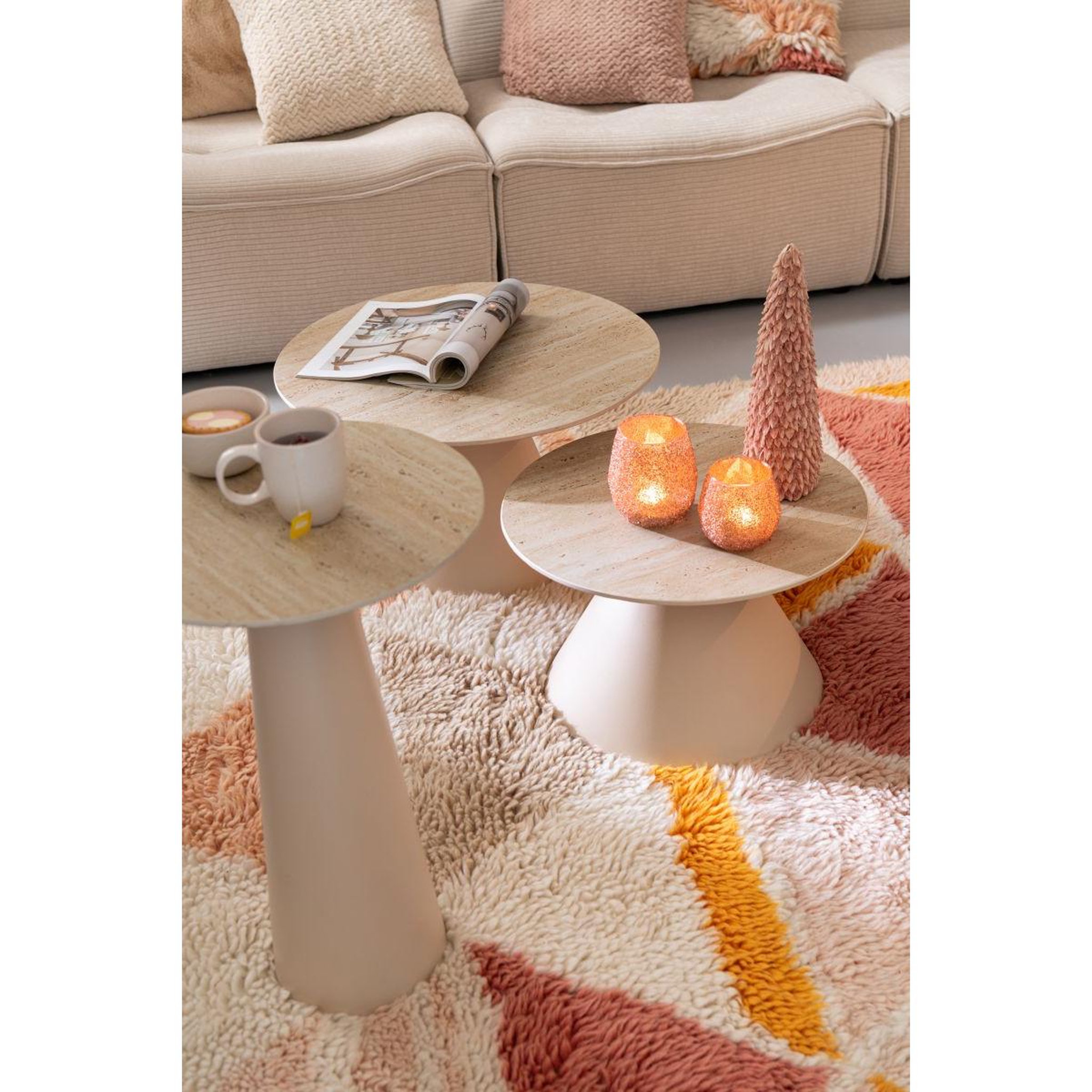 Voir la diapositive 5 : J-LINE Table d'appoint en métal  cône  63cm beige
