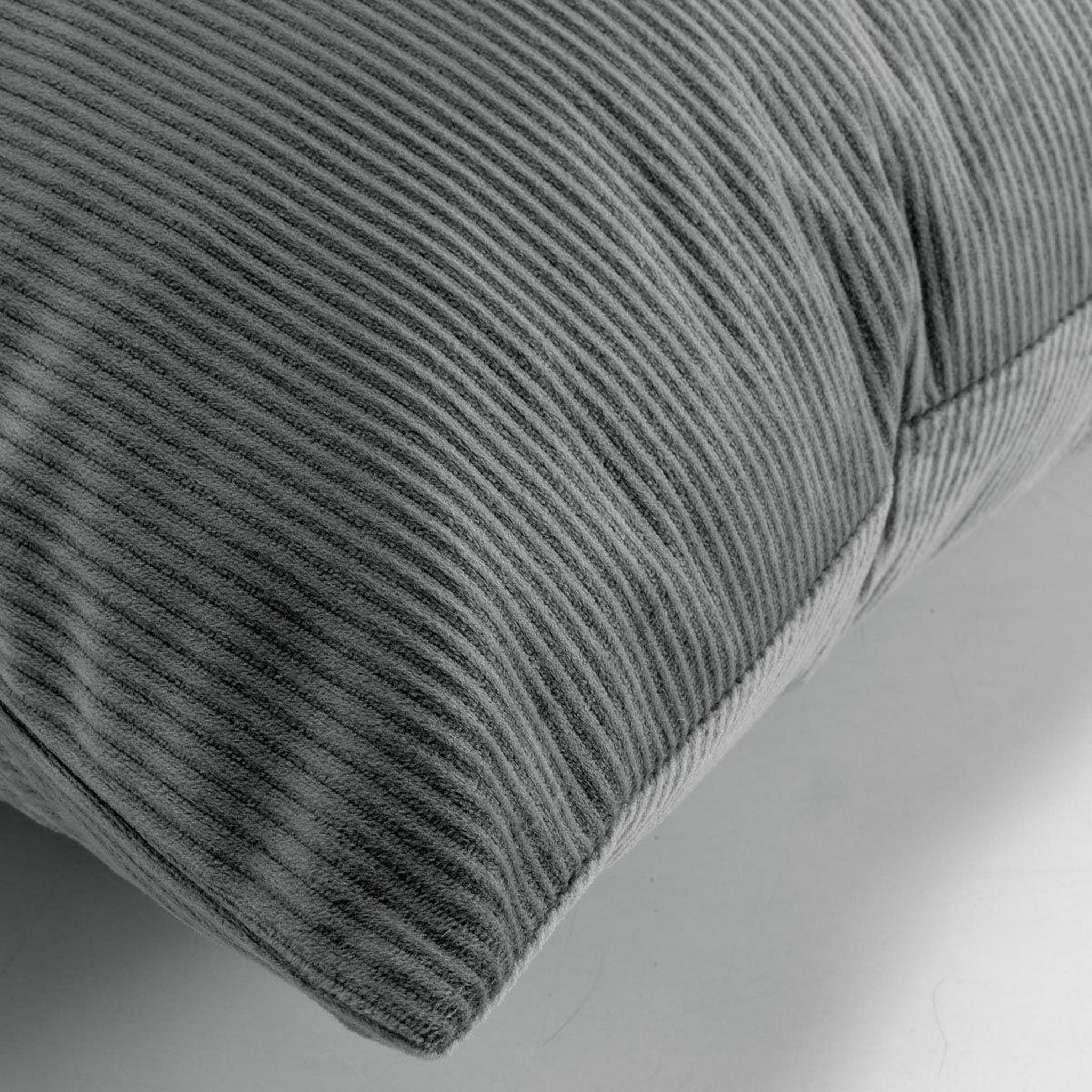 Voir la diapositive 2 : Douceur d'Intérieur Coussin déco en velours  casual  50x50cm anthracite