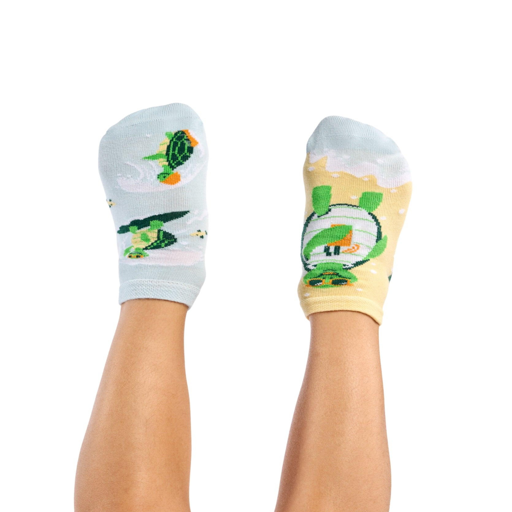 Voir la diapositive 2 : DEDOLES Socquettes enfants la tortue fait du surf