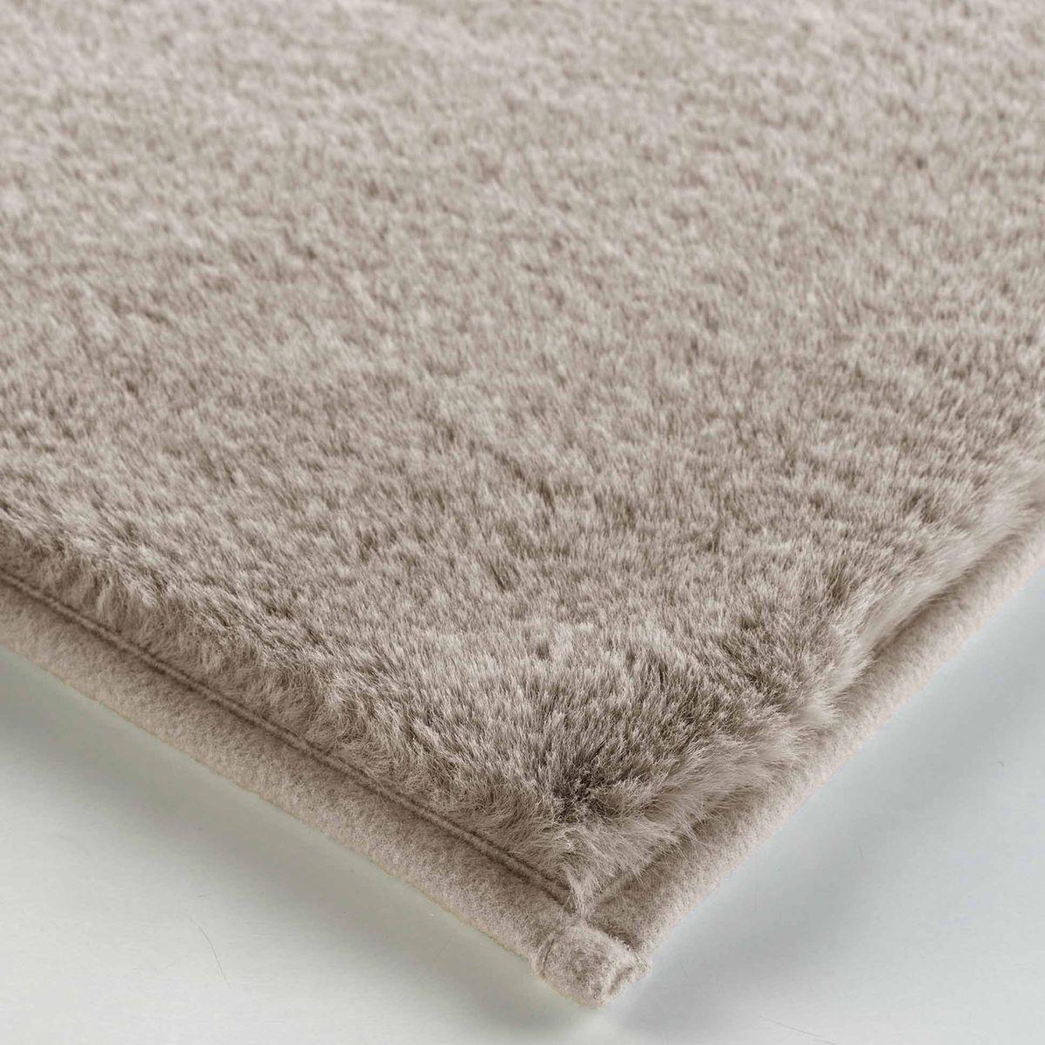 Voir la diapositive 2 : Douceur d'Intérieur Tapis imitation fourrure  feline  60x90cm taupe