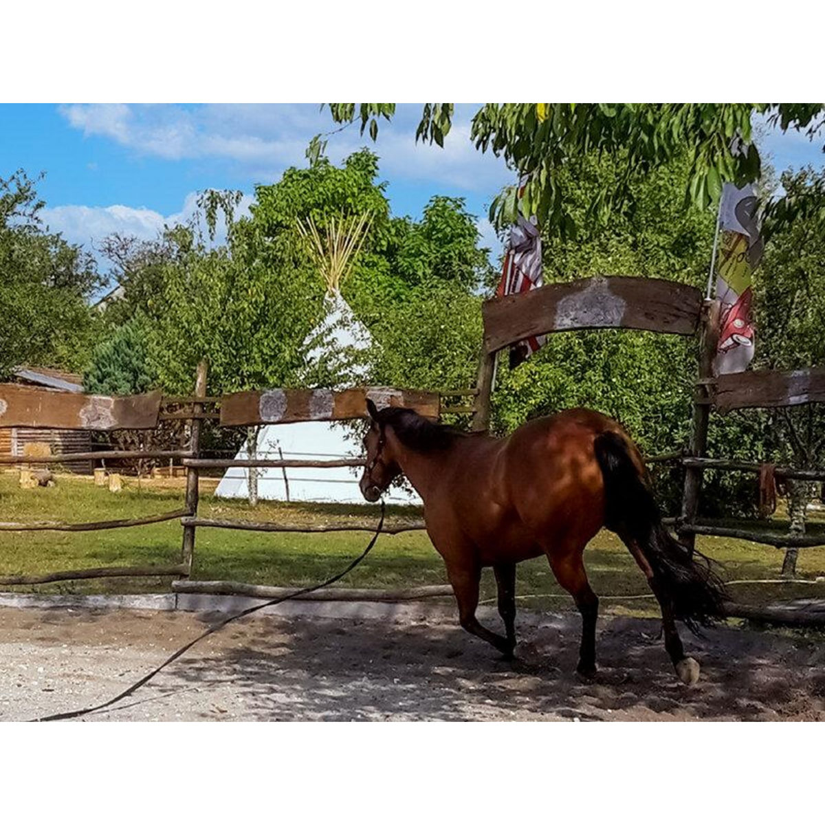 Smartbox 4 jours insolites en tipi près de Dijon - Coffret Cadeau Séjour