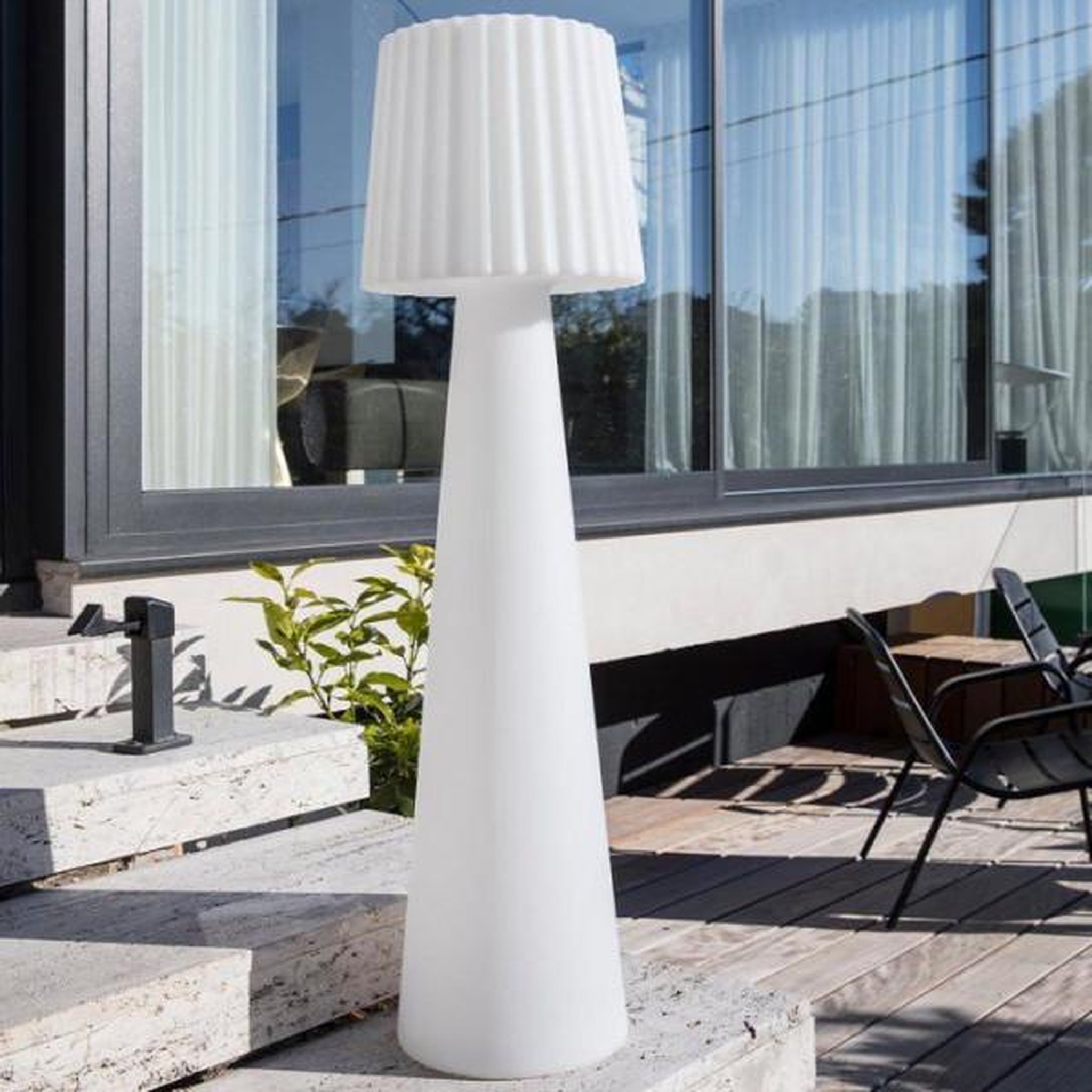 Voir la diapositive 2 : Lumisky Lampadaire extérieur sans fil - LUMISKY - LADY C110 - LED multicolore dimmable - Abat-jour ondulé - Télécommande - H110 cm