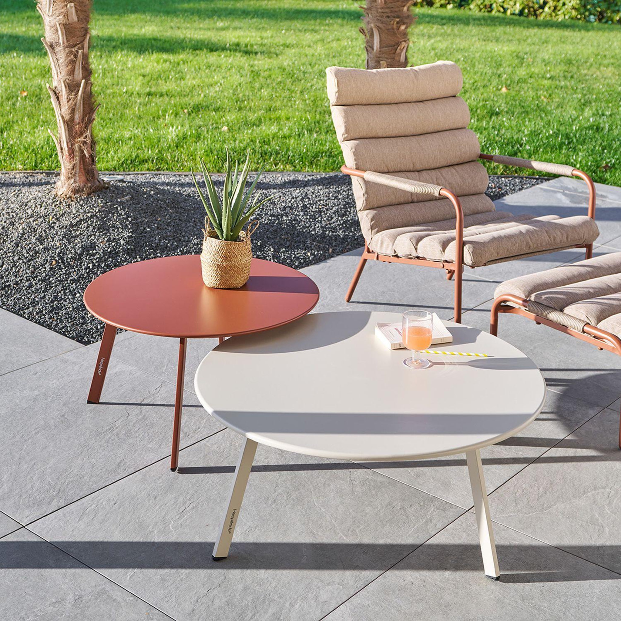 Voir la diapositive 2 : HESPERIDE Table basse de jardin ronde SAONA