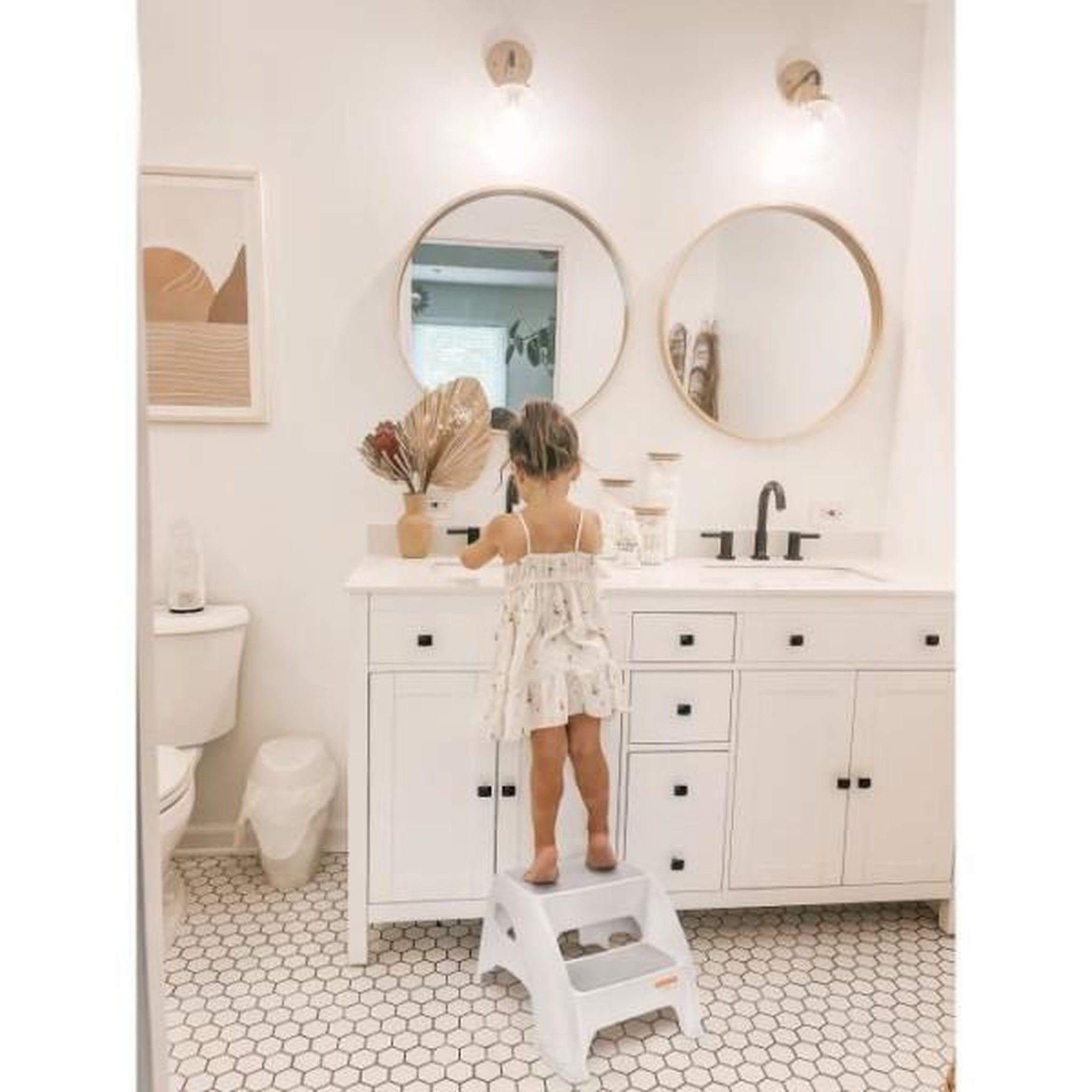 Voir la diapositive 5 : MARKET24 Transat - Anneau Tabouret marchepied - DREAMBABY - Toddler & Me 2 Up - Antidérapant et texturé - Jusqu'a 145kg pour les petits et les adultes -
