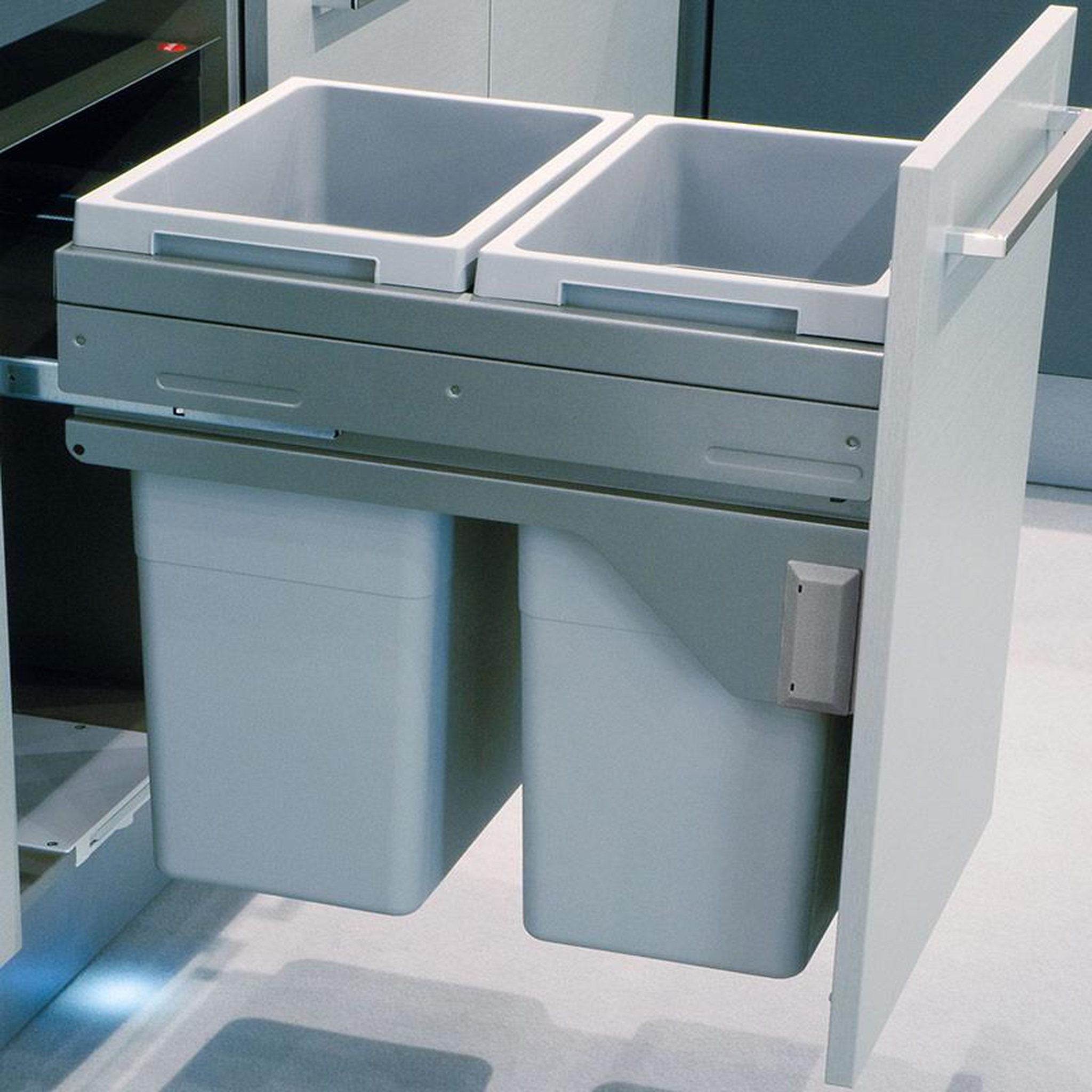 Voir la diapositive 2 : HAILO Poubelle de cuisine tri sélectif 2 bacs encastrable 80l (38+38) hailo euro cargo 450 soft close