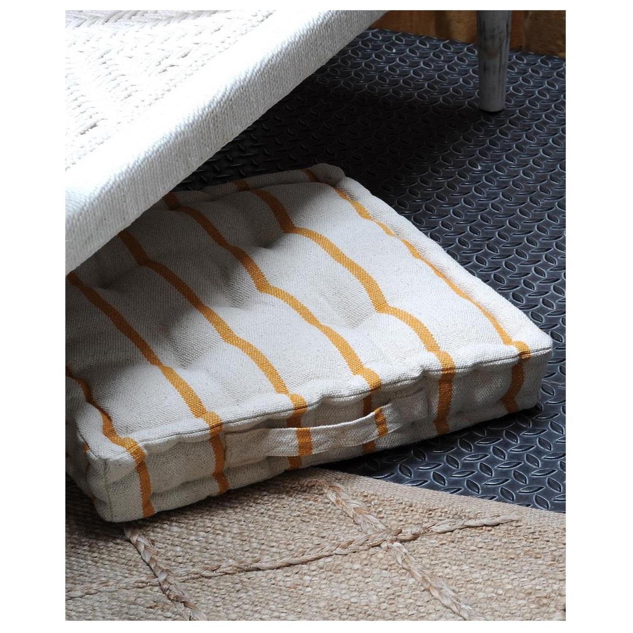 Voir la diapositive 3 : Eden Coussin de sol st tropez design et moderne