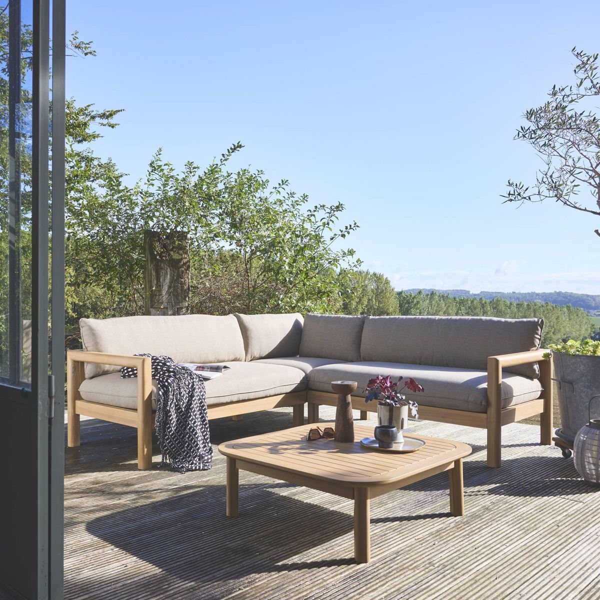 SWEEEK Salon de jardin d'angle bois d'acacia 5 places BURGOS, table carrée