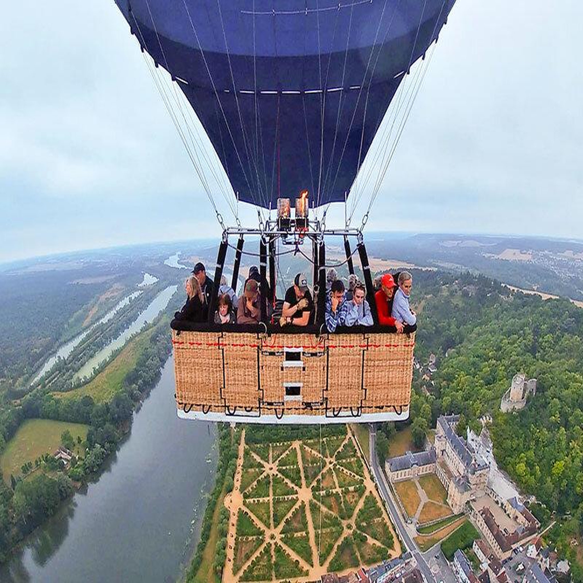 Voir la diapositive 2 : Smartbox Vol en montgolfière au-dessus du parc du vexin en semaine - coffret cadeau sport & aventure