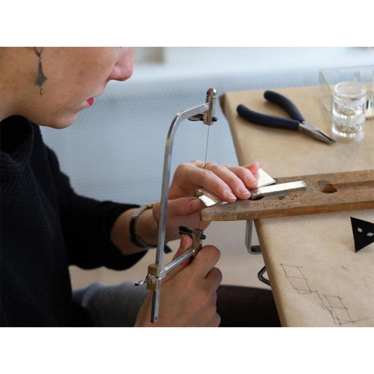 Smartbox Fabrication de boucles d'oreilles en argent lors d'1 atelier créatif - Coffret Cadeau Multi-thèmes