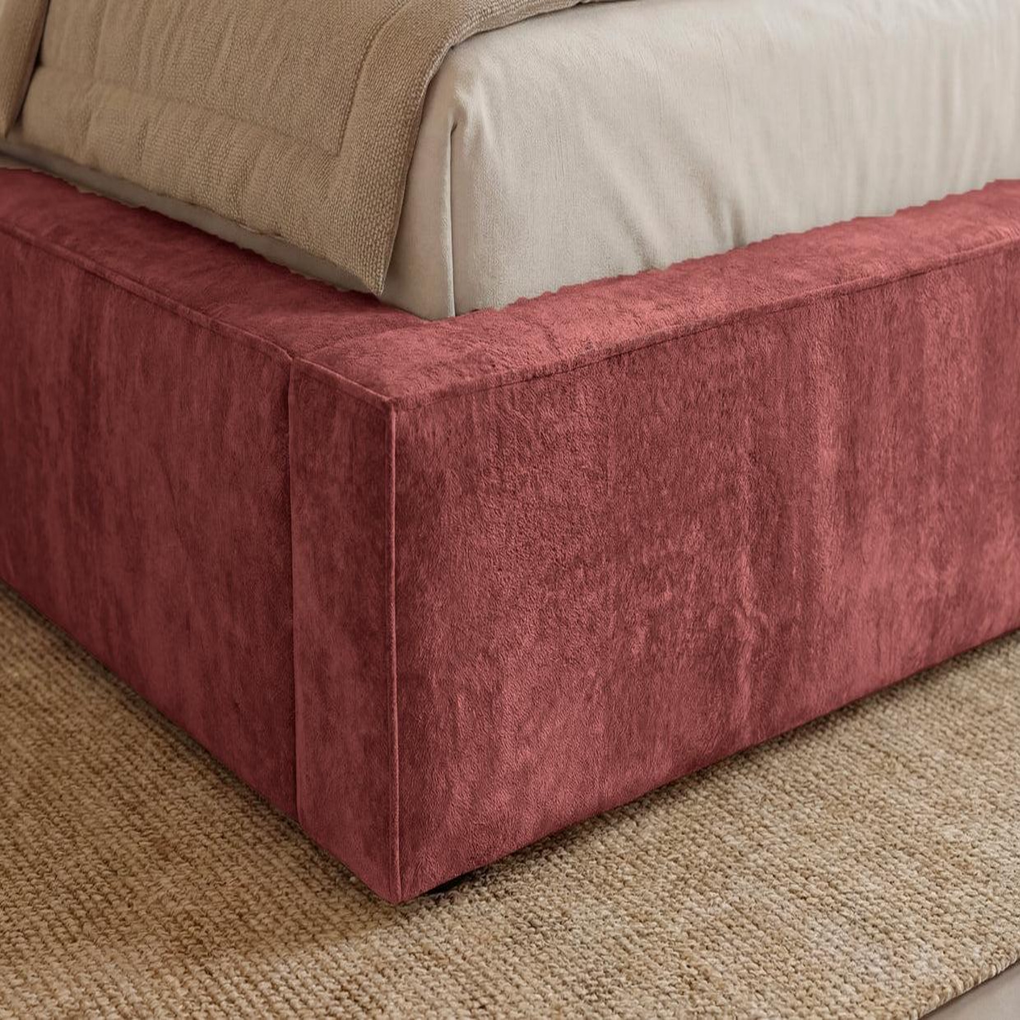 Voir la diapositive 5 : CASANOVA PARIS Celia - lit coffre tissu velours rose