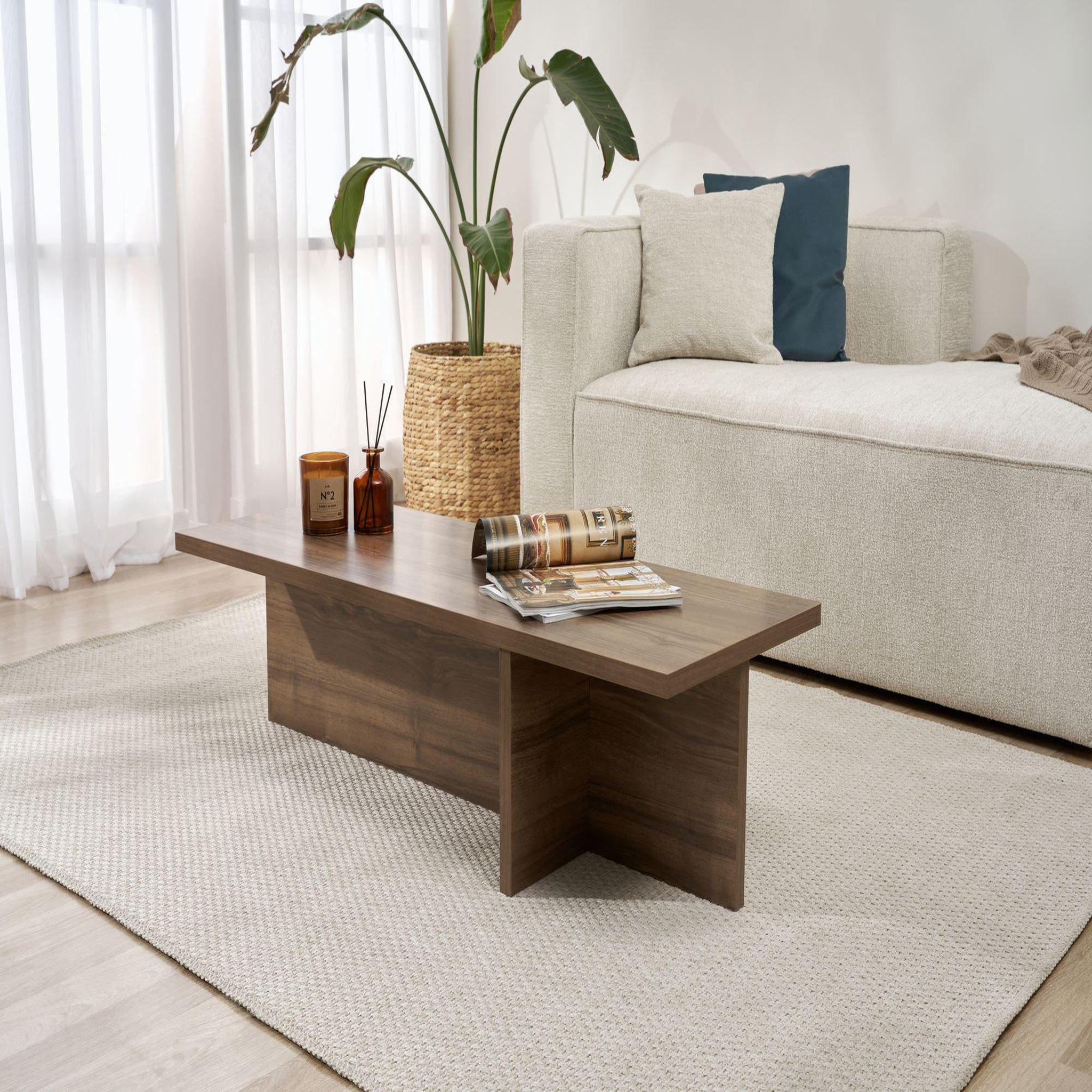 Voir la diapositive 3 : Habitat et Jardin Table basse en bois  harbor  - 120 x 45 x 30 cm - noyer