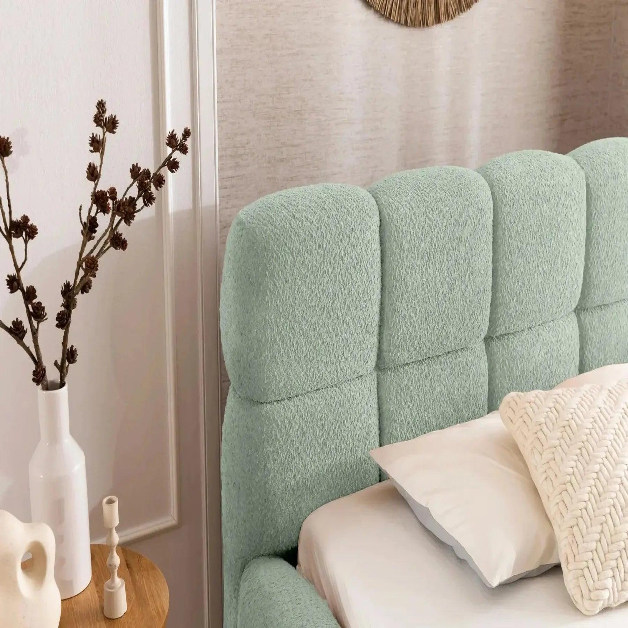 Voir la diapositive 4 : CASANOVA PARIS ELISE - Lit coffre tissu bouclette