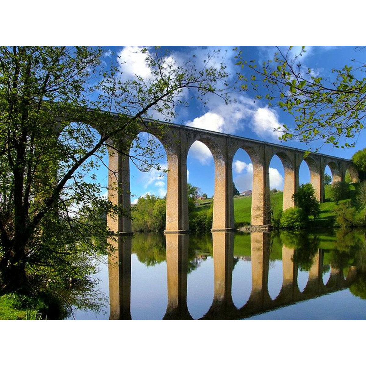 Smartbox Saut à l'élastique au viaduc de l'Isle Jourdain dans la Vienne - Coffret Cadeau Sport & Aventure