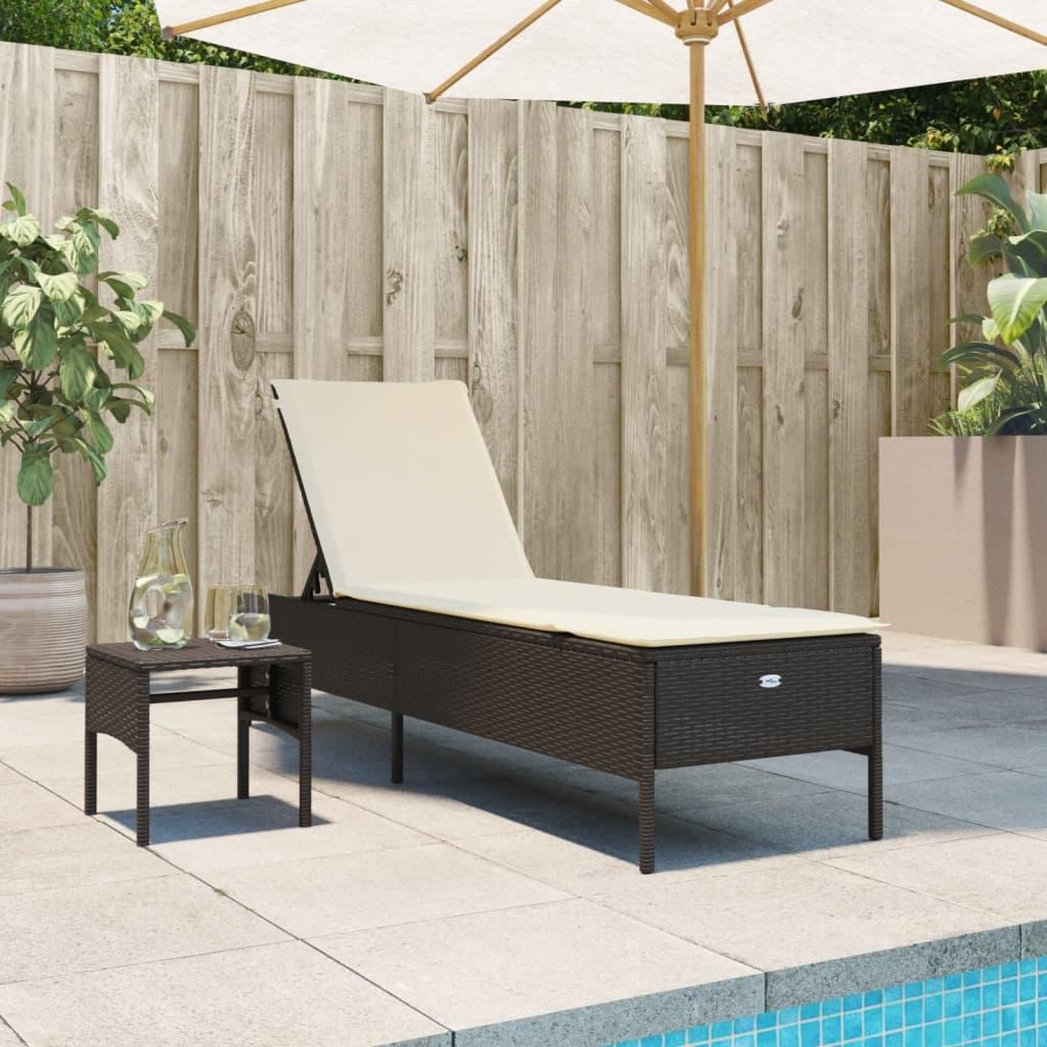 VIDAXL Chaise longue avec table et coussin marron resine tressee
