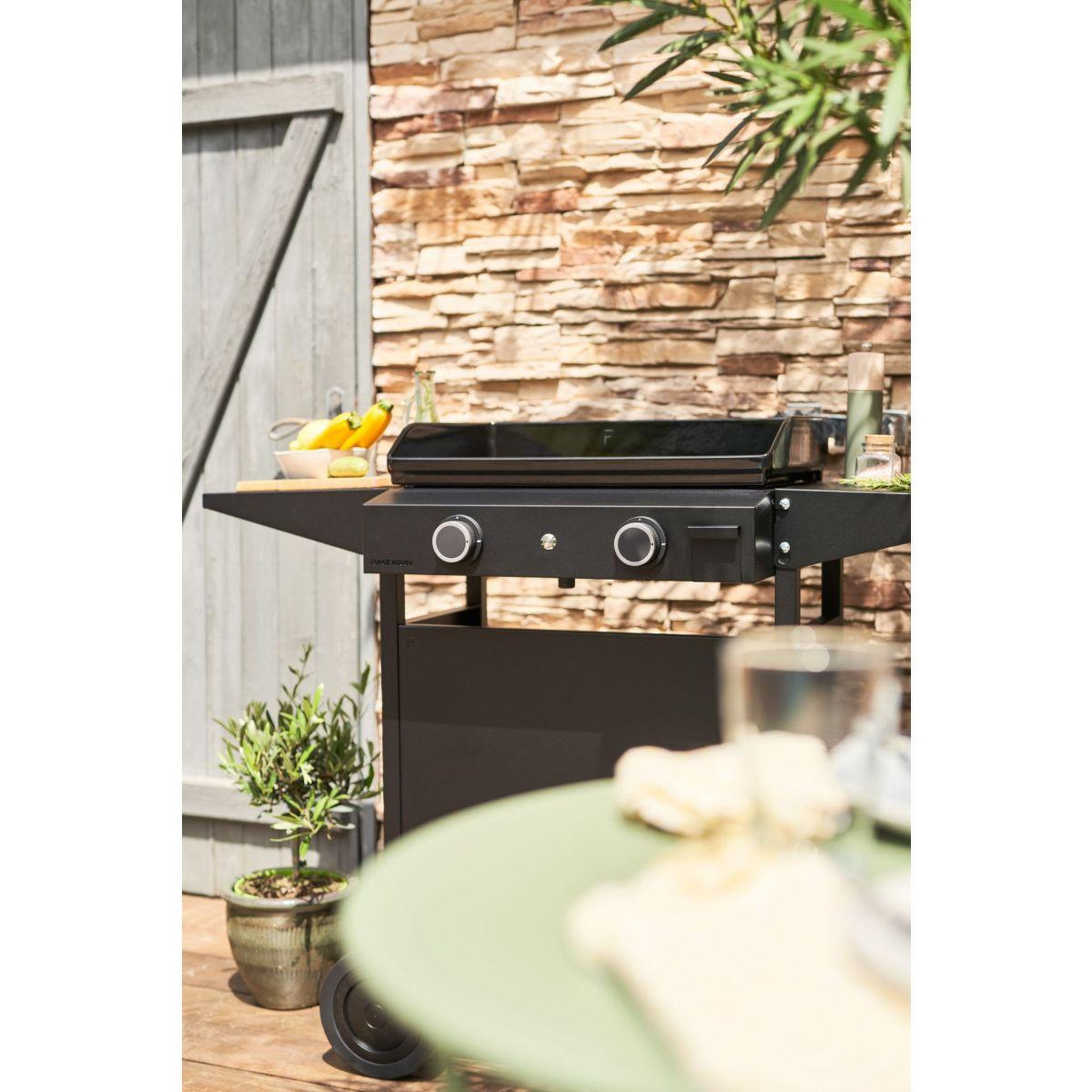 Voir la diapositive 2 : FORGE ADOUR Plancha gaz origin g 60 an noir 2 brûleurs à poser, 59.5x39.5 cm