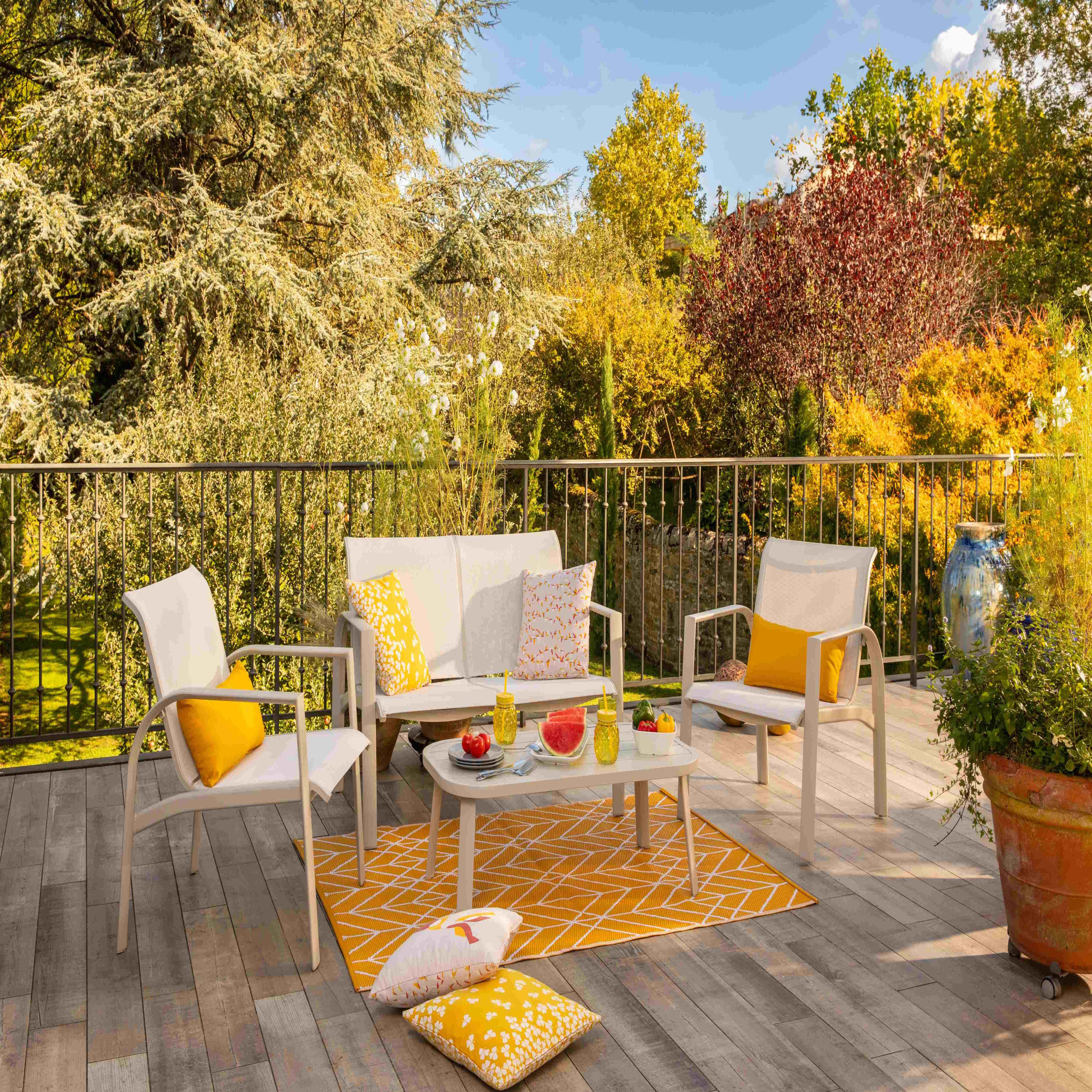 Voir la diapositive 2 : Jardiline KOMODO - Salon bas détente avec table 4 places