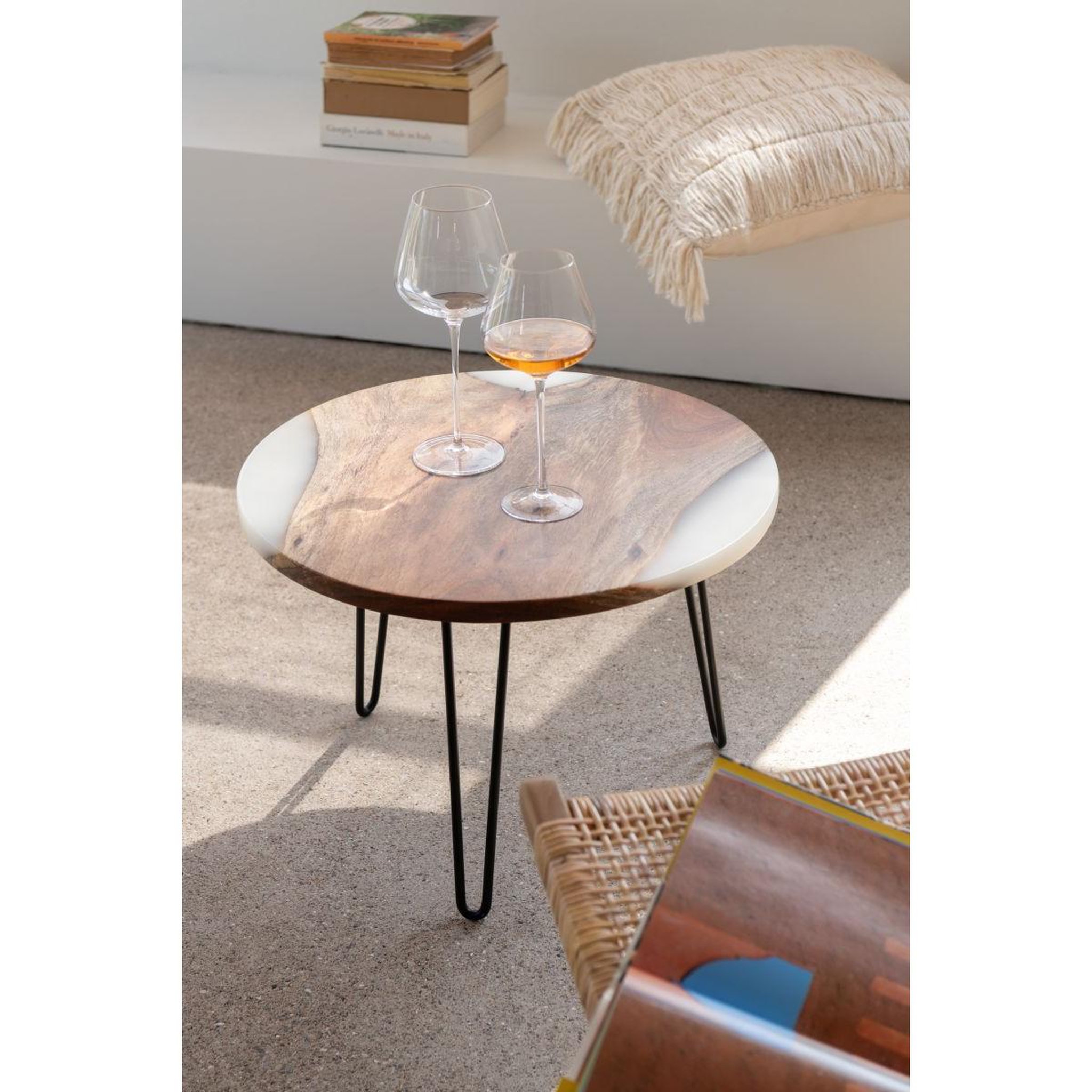 Voir la diapositive 5 : J-LINE Table d'appoint ronde en bois  douglas  38cm naturel & blanc