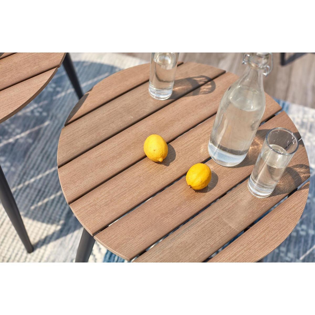 CONCEPT USINE Salon de jardin scandinave 5 places en résine effet rotin et noir TIBOUTA