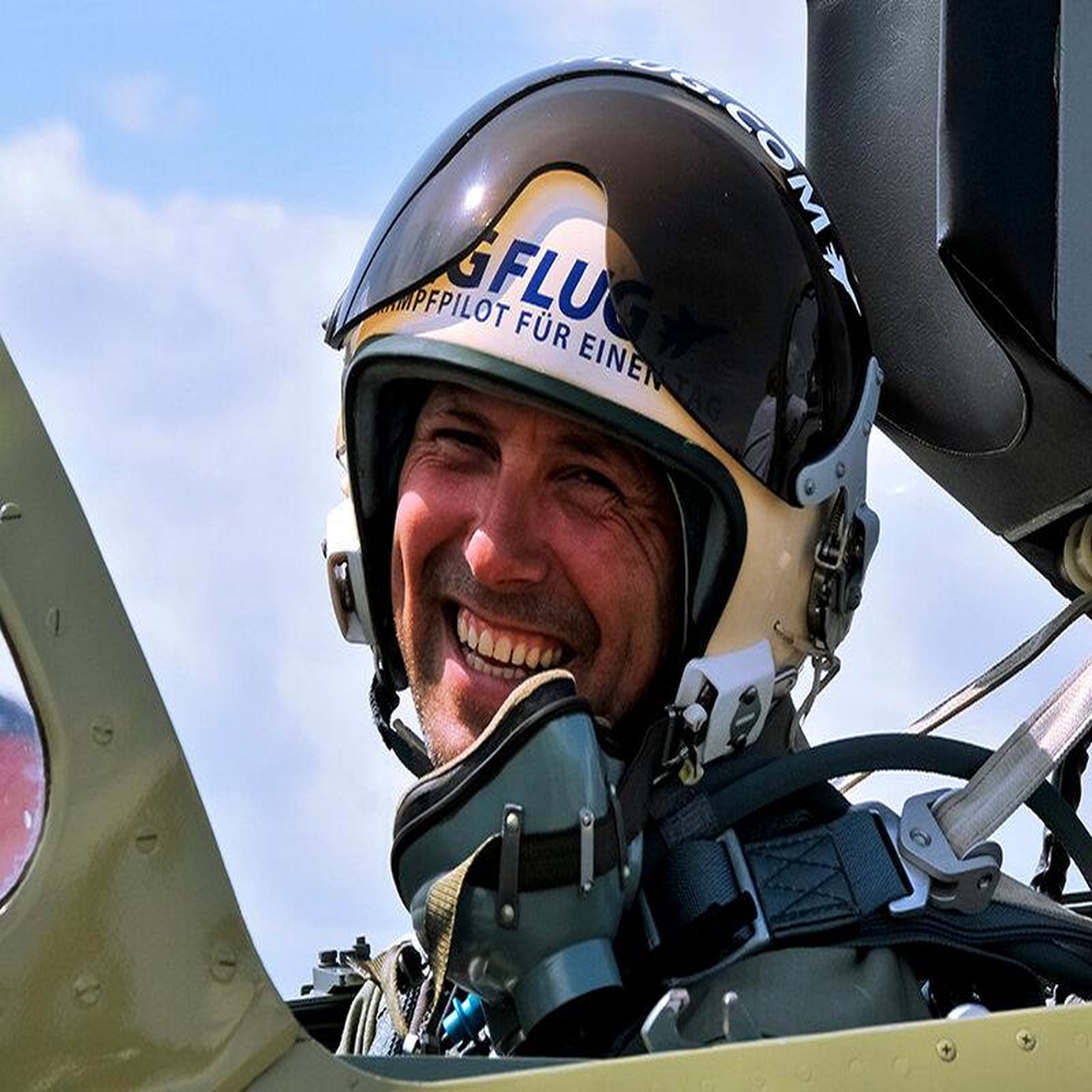 Voir la diapositive 3 : Smartbox Pilote d'un jour en Californie : vol de 45 minutes en jet militaire L-39 Albatros - Coffret Cadeau Sport & Aventure