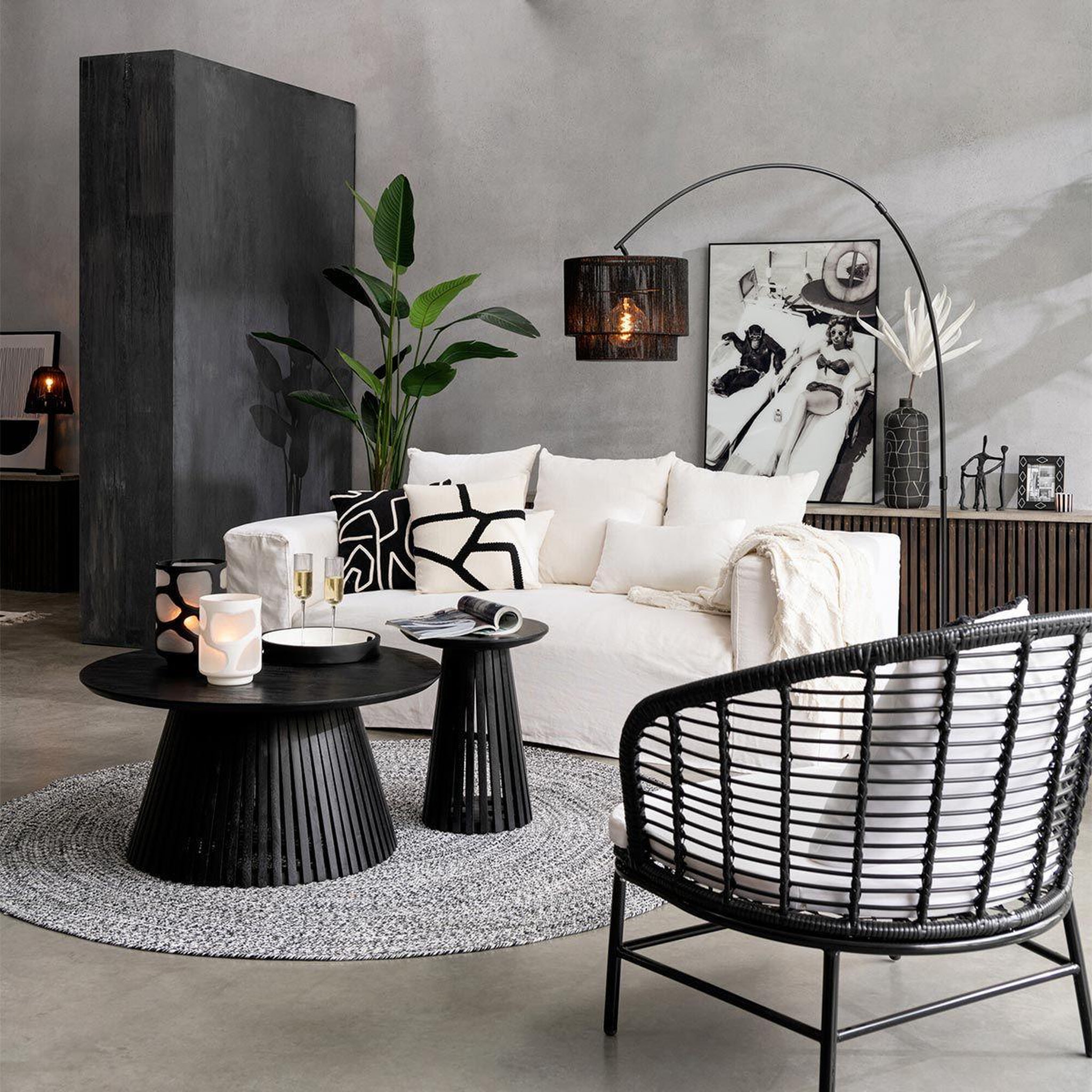 Voir la diapositive 4 : J-LINE Table d'appoint design en bois  vincent  40cm noir